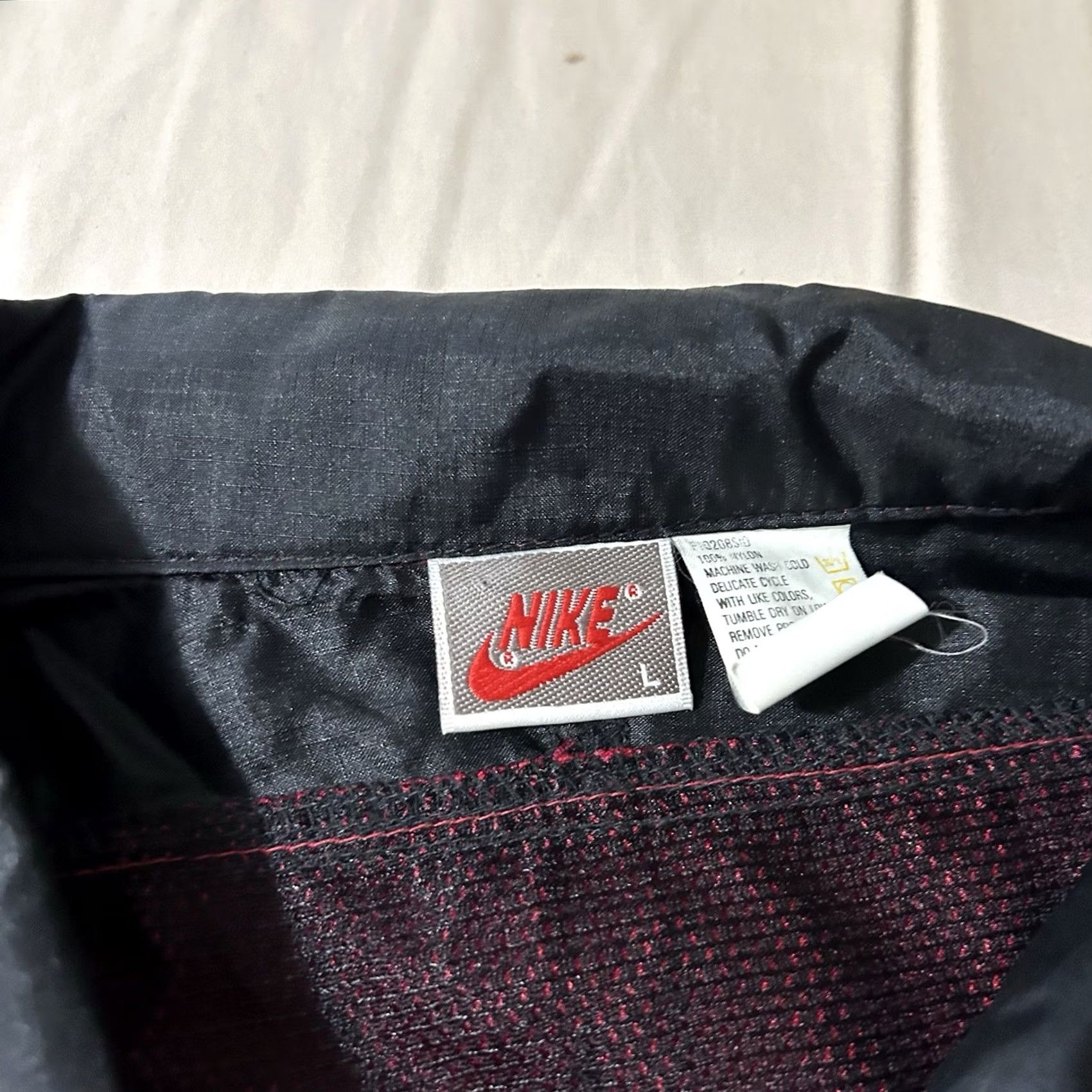 Nike VINTAGE Nike Windbreaker Tracksuit Large 90s Men Red L Tracksuit Activewear Size US 33 - 5 Thumbnail