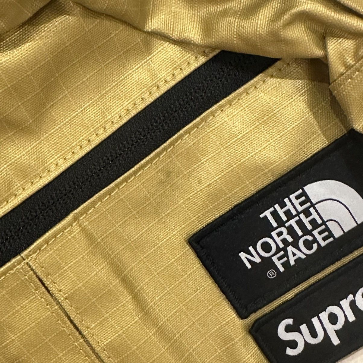 Supreme × The North Face Supreme The North Face Metallic Roo II Lumbar Pack Size ONE SIZE - 5 Thumbnail