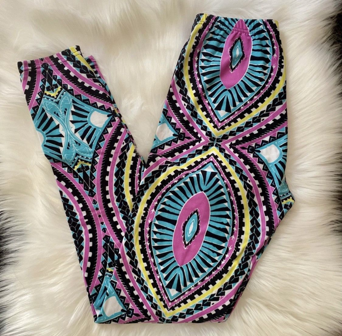 Other COLORFUL VIBRANT HOT KISS LEGGINGS ONE SIZE FITS ALL Size 22" - 1 Thumbnail