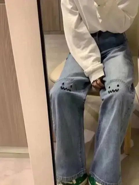 Japanese Brand Women's straight jeans with cute embroidery Size 28" / US 6 / IT 42 - 2 Thumbnail