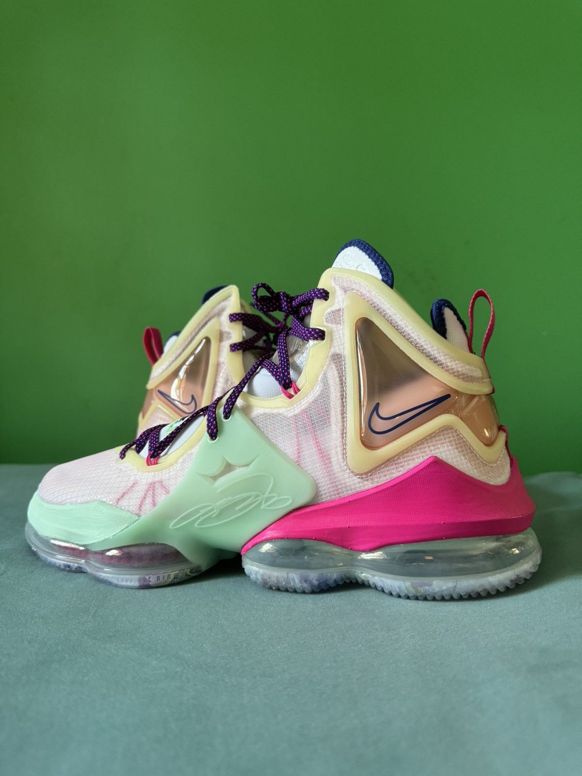 Nike Nike Lebron 19 Valentine’s Day 2022 Size US 10 / EU 43 - 1 Thumbnail