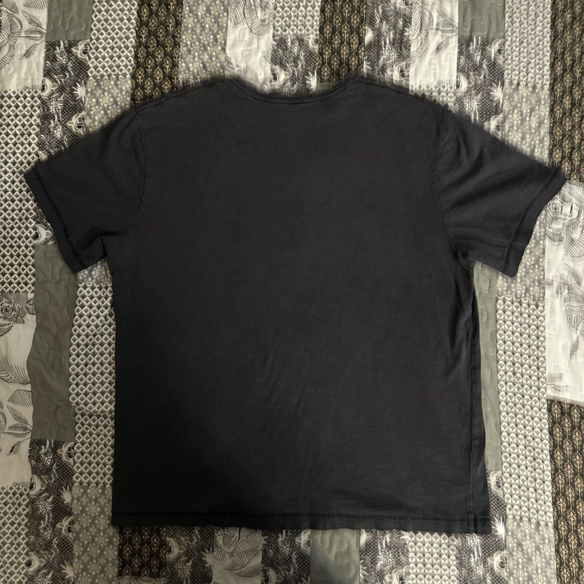 Disney × Vintage Vintage thrashed Pirates of the Caribbean t-shirt Size US L / EU 52-54 / 3 - 5 Thumbnail