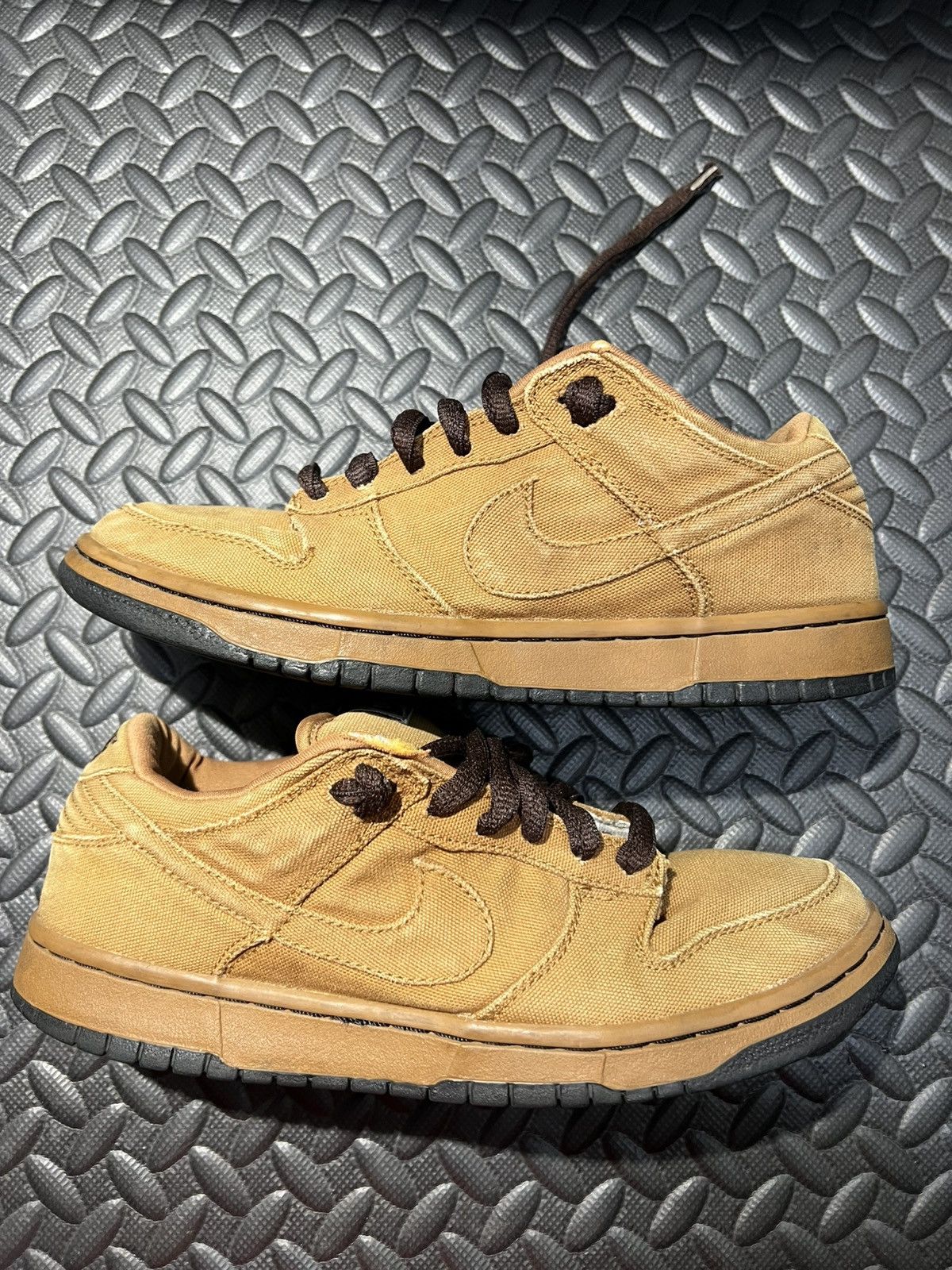 Carhartt Size 9 - Nike SB Carhartt - Extra Laces/Insoles Size US 9 / EU 42 - 1 Thumbnail