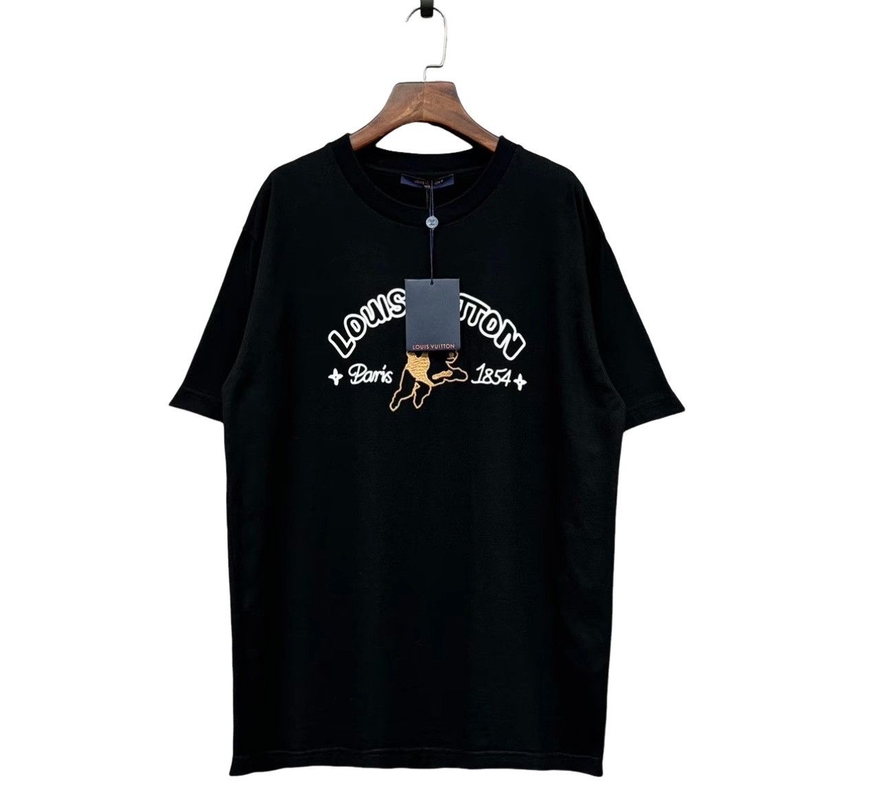 Louis Vuitton Louis Vuitton Tyler Embroidered Dog T-Shirt L Size US L / EU 52-54 / 3 - 1 Thumbnail