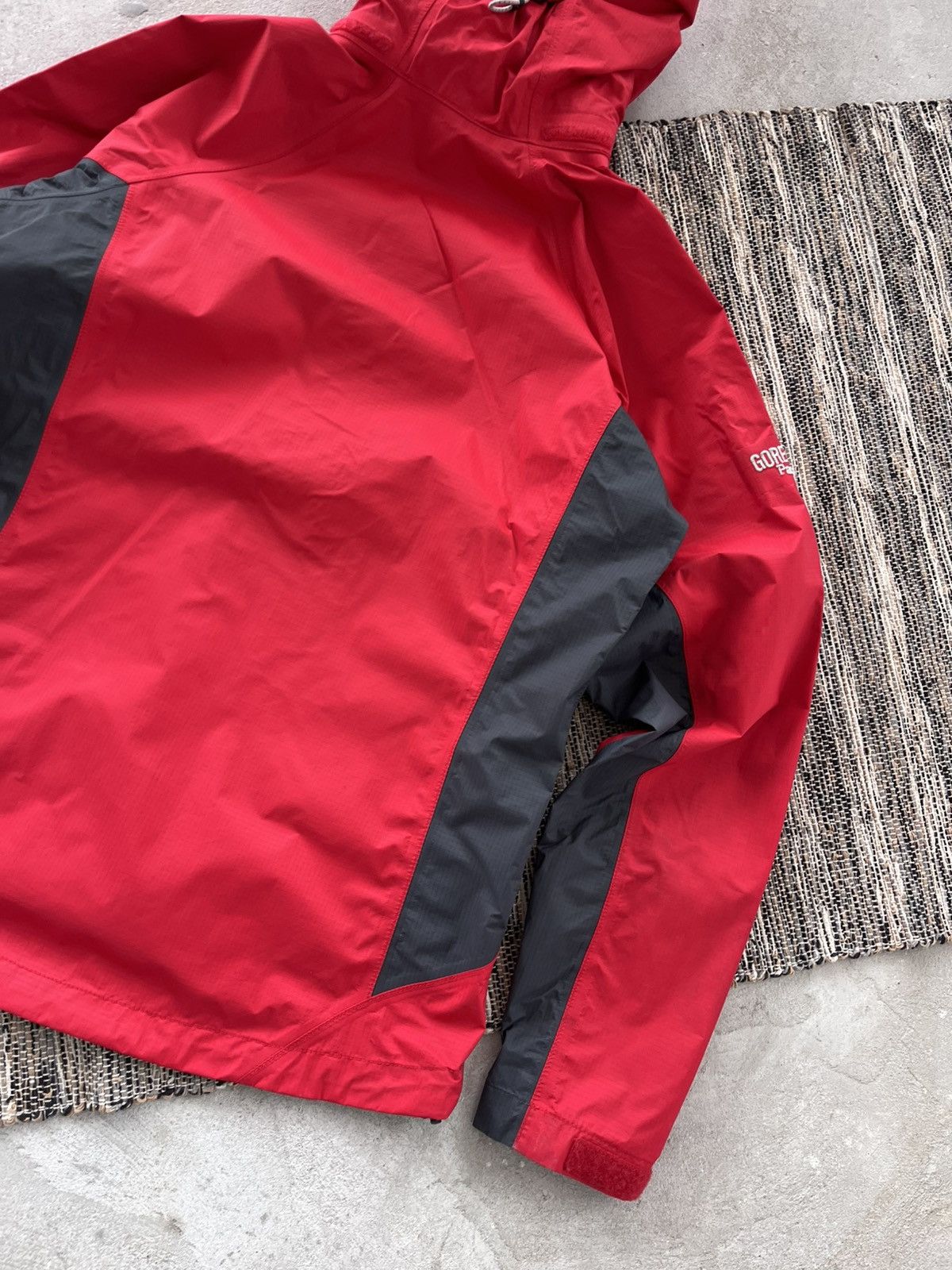 Berghaus Vintage Berghaus GoreTex PacLite Red windbreaker Jacket Y2K Size M / US 6-8 / IT 42-44 - 13 Thumbnail