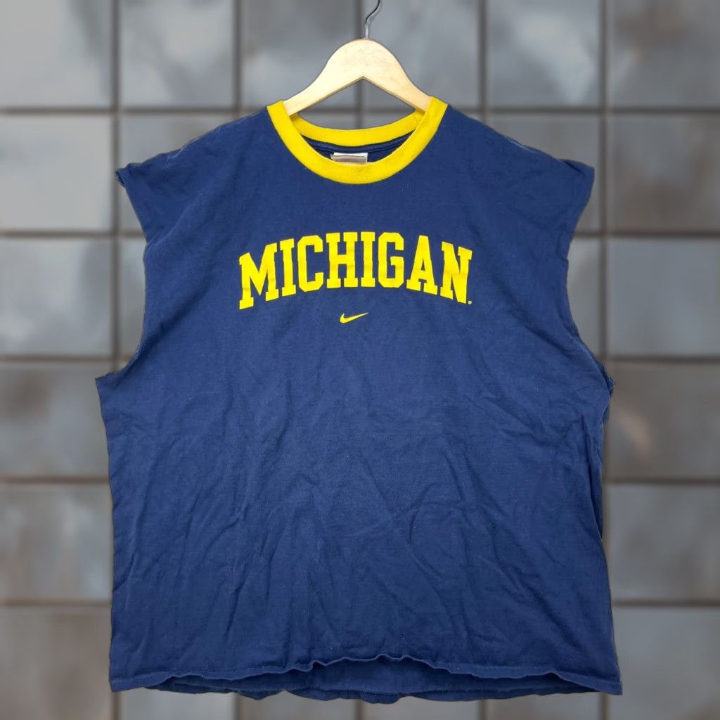 Nike VINTAGE Nike Michigan Wolverines Swoosh 2XL Sleeveless Shirt Men Blue Size US XXL / EU 58 / 5 - 1 Thumbnail