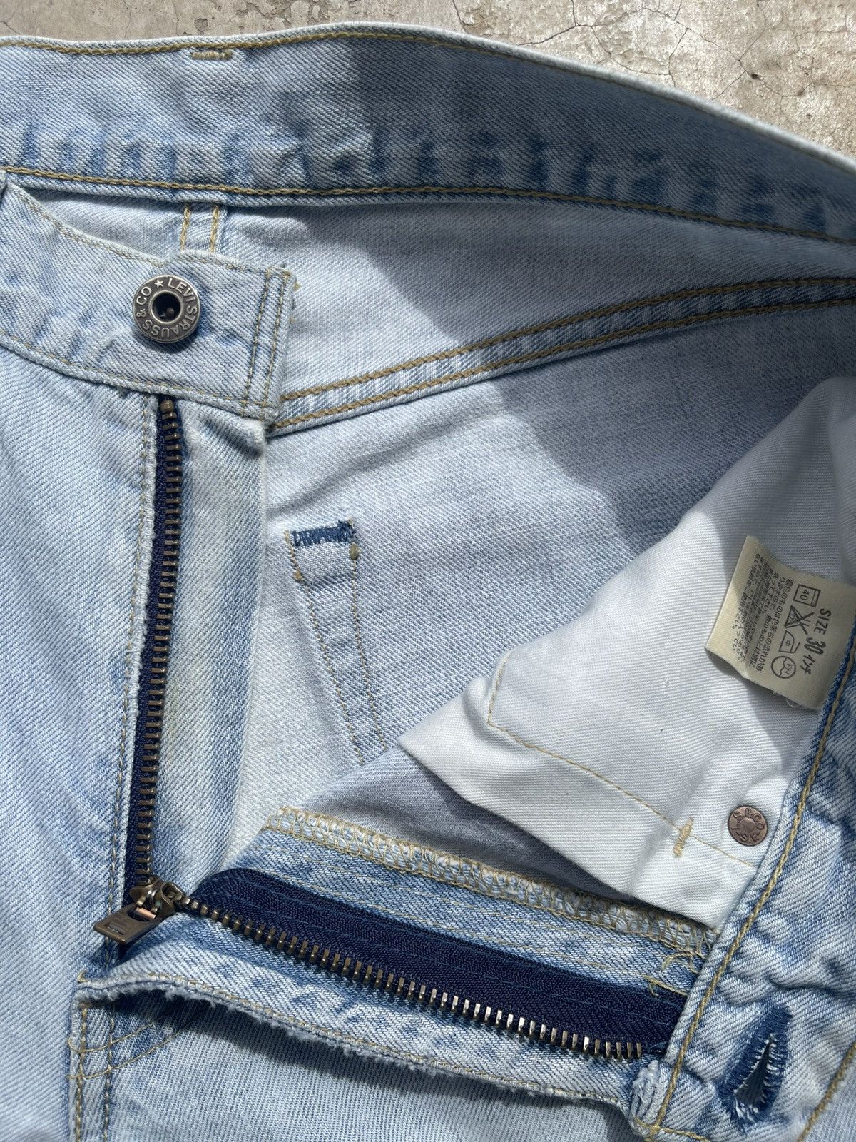 Levi's Vintage Levi’s 502 Light Wash Thrashed Distressed Denim Size US 30 / EU 46 - 5 Thumbnail