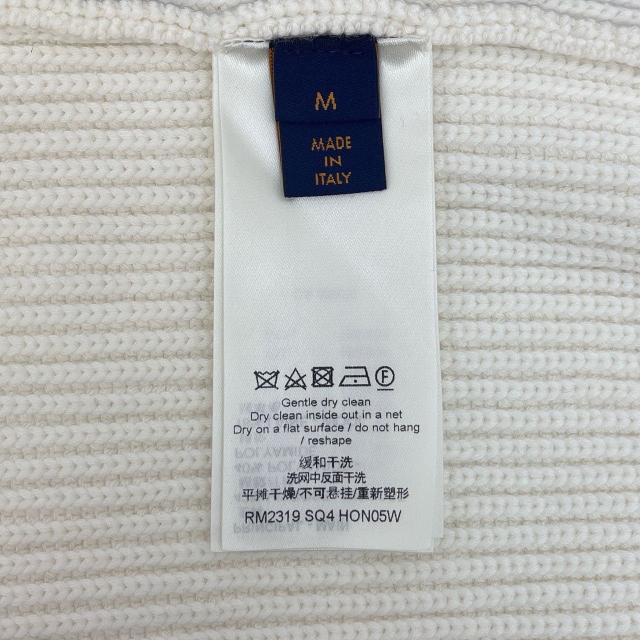 Louis Vuitton Louis Vuitton Creamy white monogrammed logo small V-neck wo Size US M / EU 48-50 / 2 - 6 Thumbnail