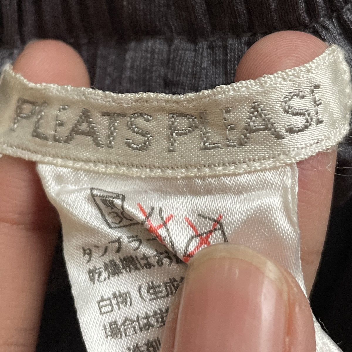 Pleats Please Issey Miyake Vintage Japanese Brand Pleats Please Pants 1990s Size US 26 / EU 42 - 9 Thumbnail