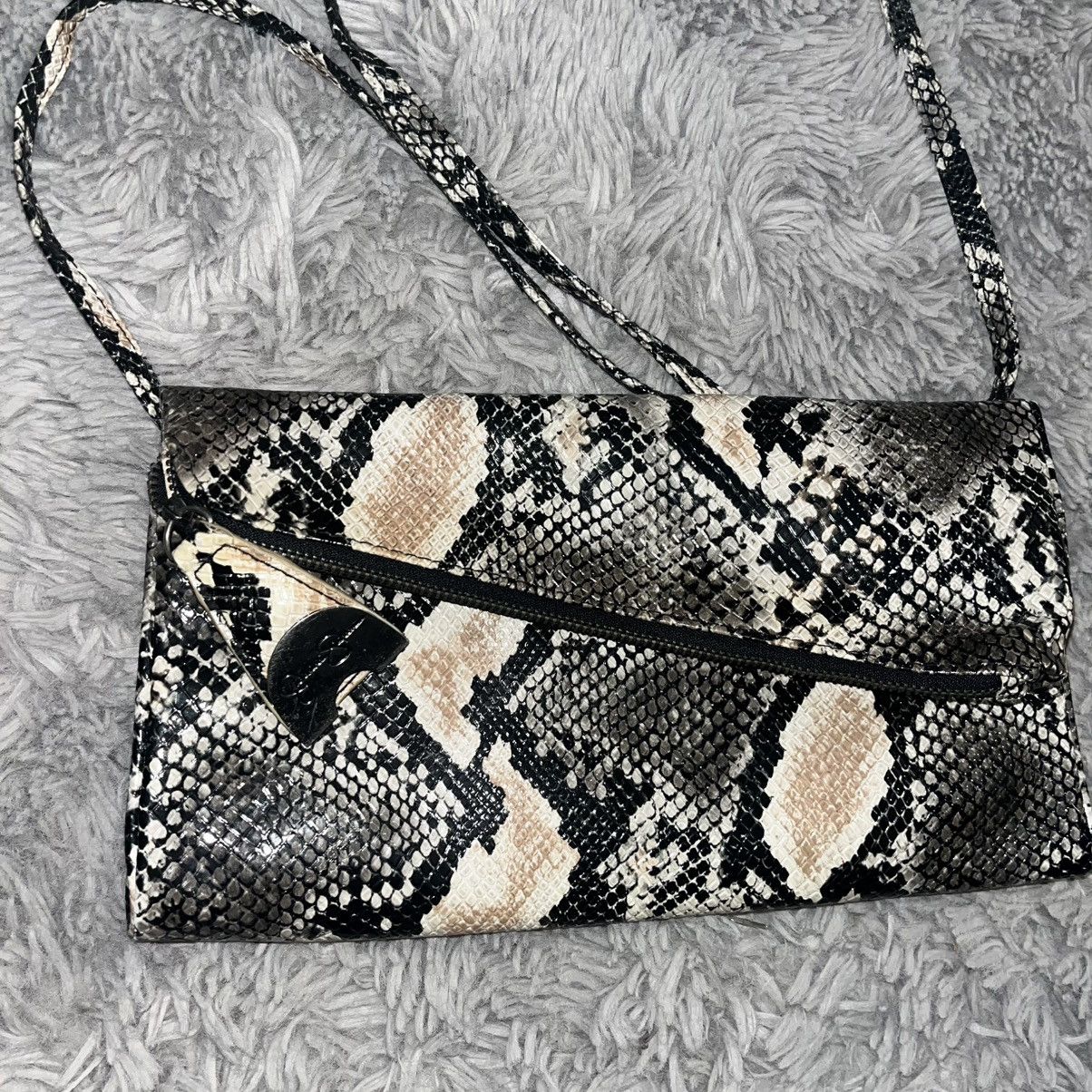 Jessica Simpson Jessica Simpson Black and Cream Snakeskin Crossbody Bag Size ONE SIZE - 6 Thumbnail