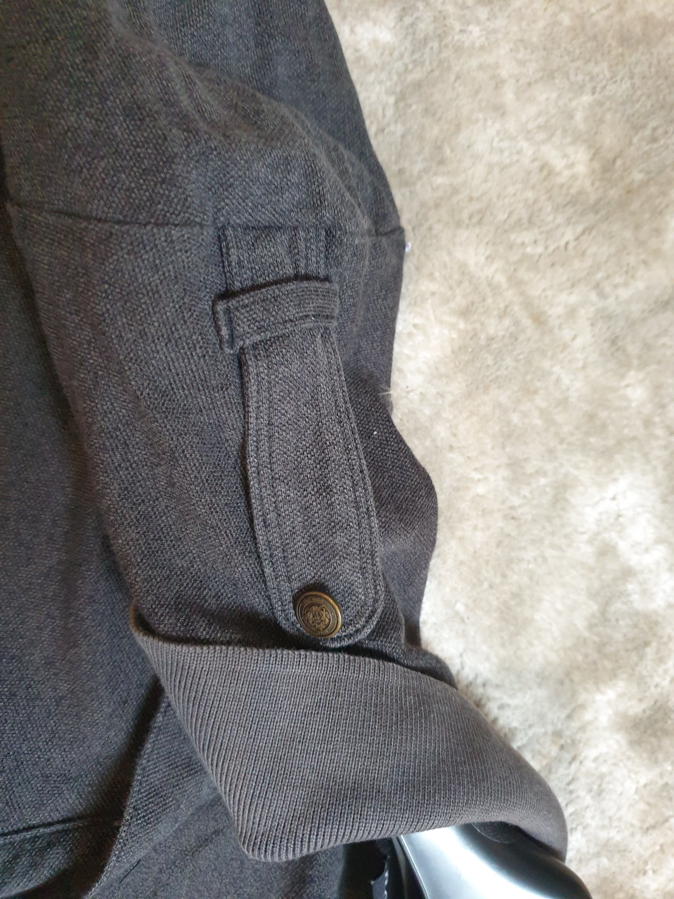 Hugo Boss Longsleeve. Tags on buttons. Size US M / EU 48-50 / 2 - 11 Thumbnail