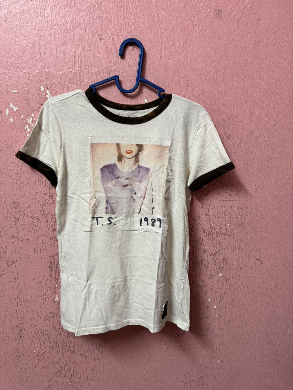 image of Rock T Shirt Taylor Swift 1989 Tour Ringer Tshirt in White, Women's (Size XS)