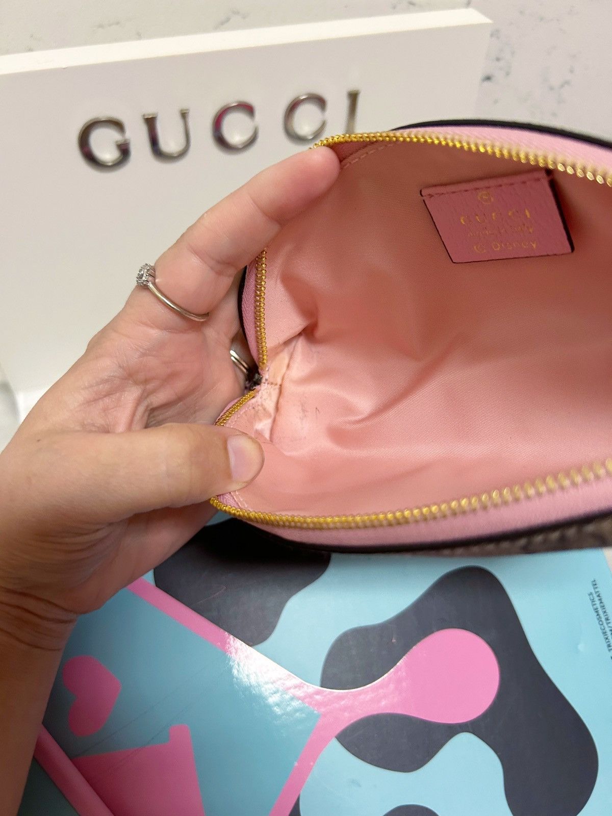 Gucci Authentic Gucci x Disney Limited Ed. Daisy Duck Pencil Pouch Size ONE SIZE - 6 Thumbnail