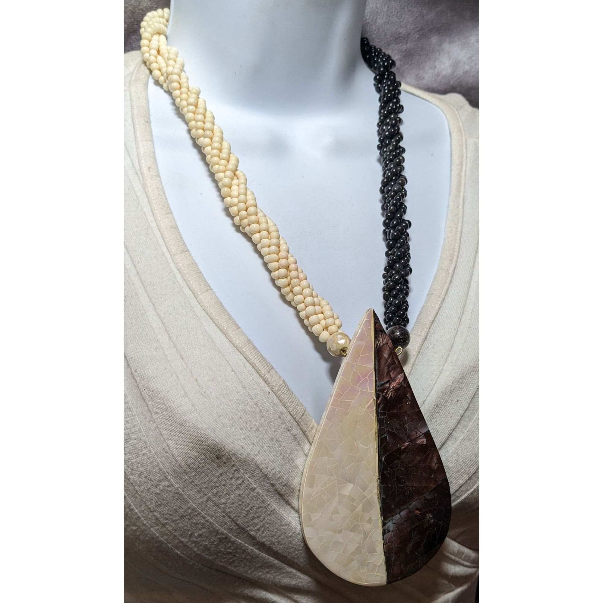 Other Vintage White And Brown Mother OF Pearl Chunky Beaded Teardr Size ONE SIZE - 8 Thumbnail