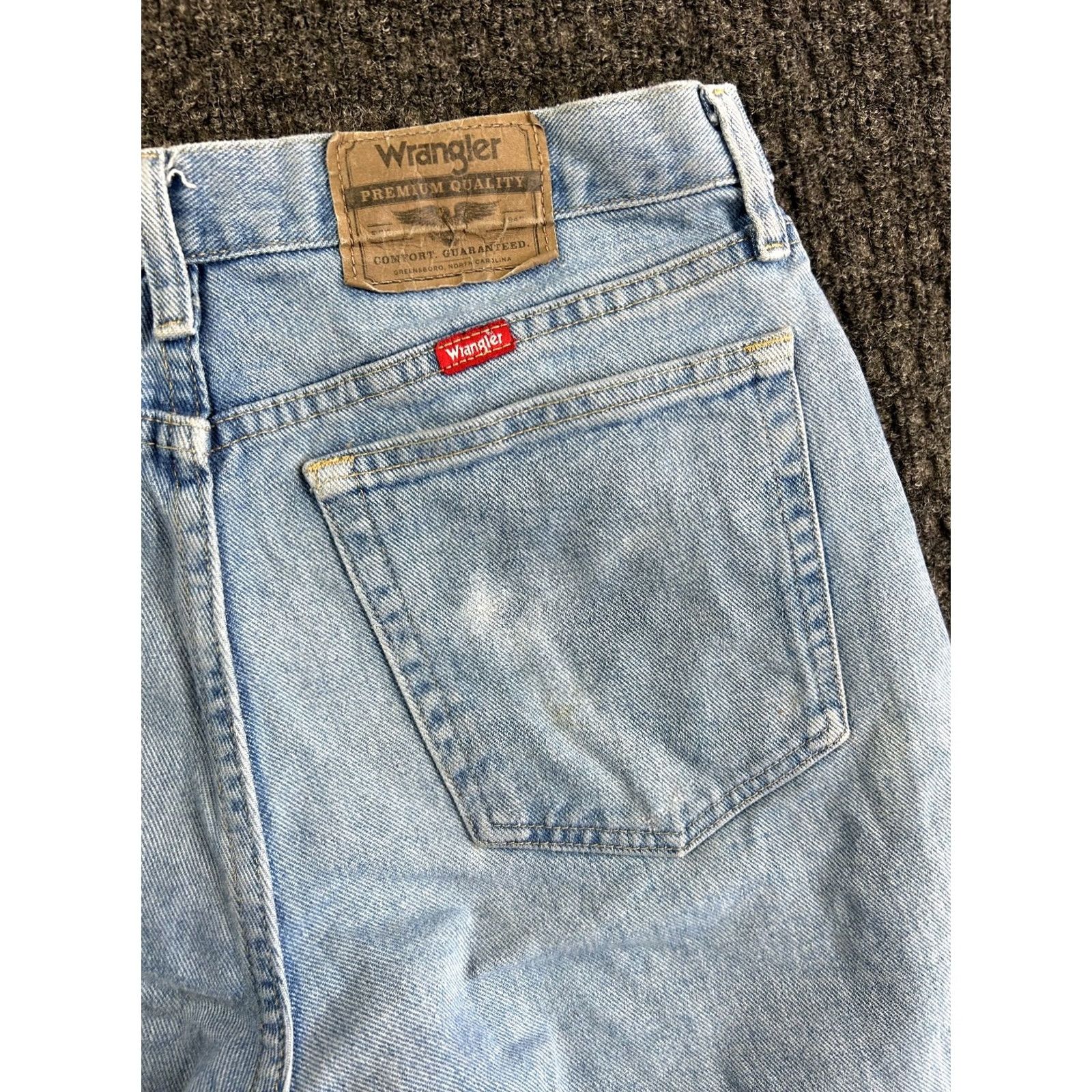 Wrangler Wrangler Jeans Mens 32 x 30 Regular Fit Straight Light Wash Distressed Workwear Jeans Distressed Light Wash 90s Cowboy Rock USA Mens Size US 32 / EU 48 - 3 Thumbnail