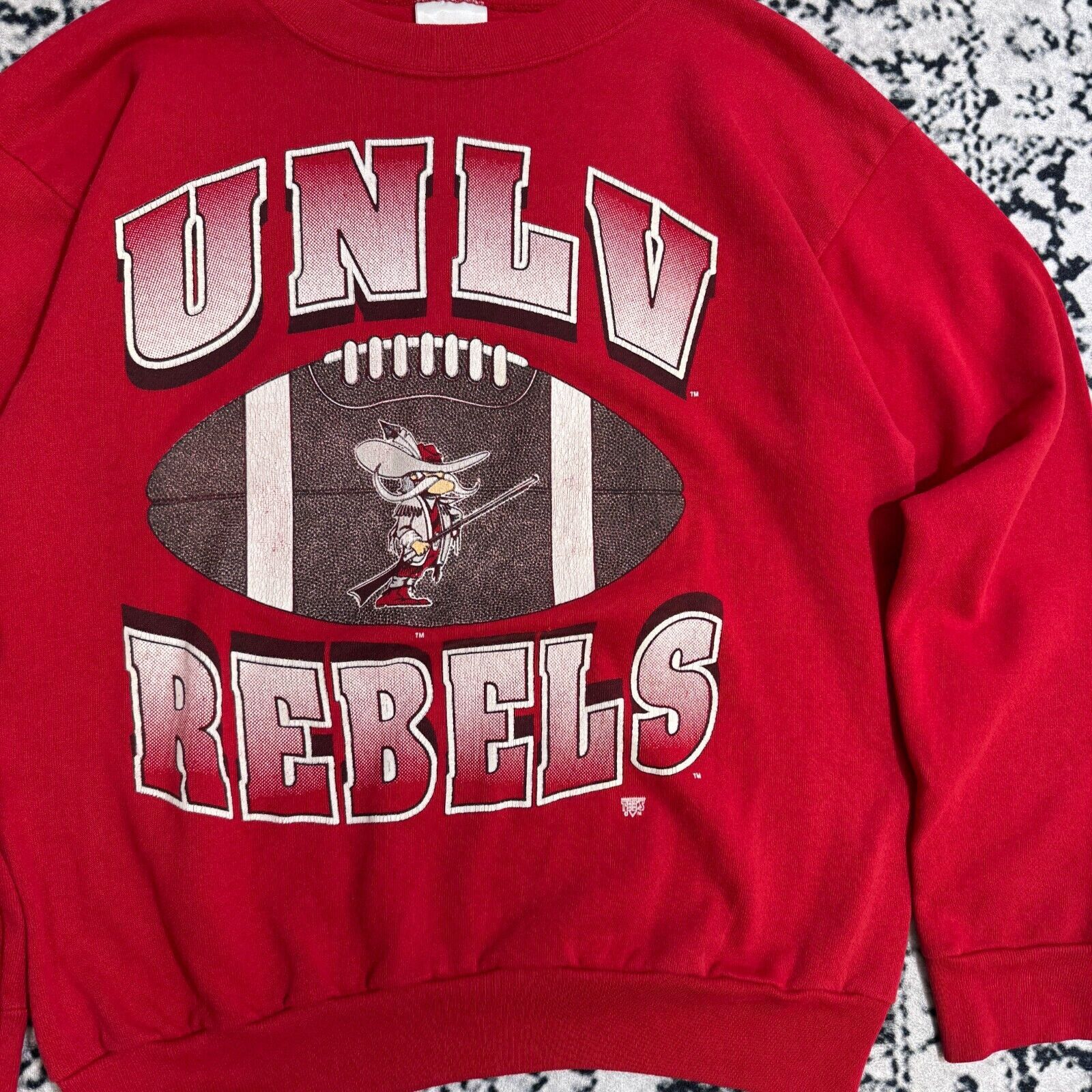 Vintage Vintage Red Cotton Crewneck Size M Y2K 90s UNLV Rebels rugby Size US M / EU 48-50 / 2 - 5 Thumbnail