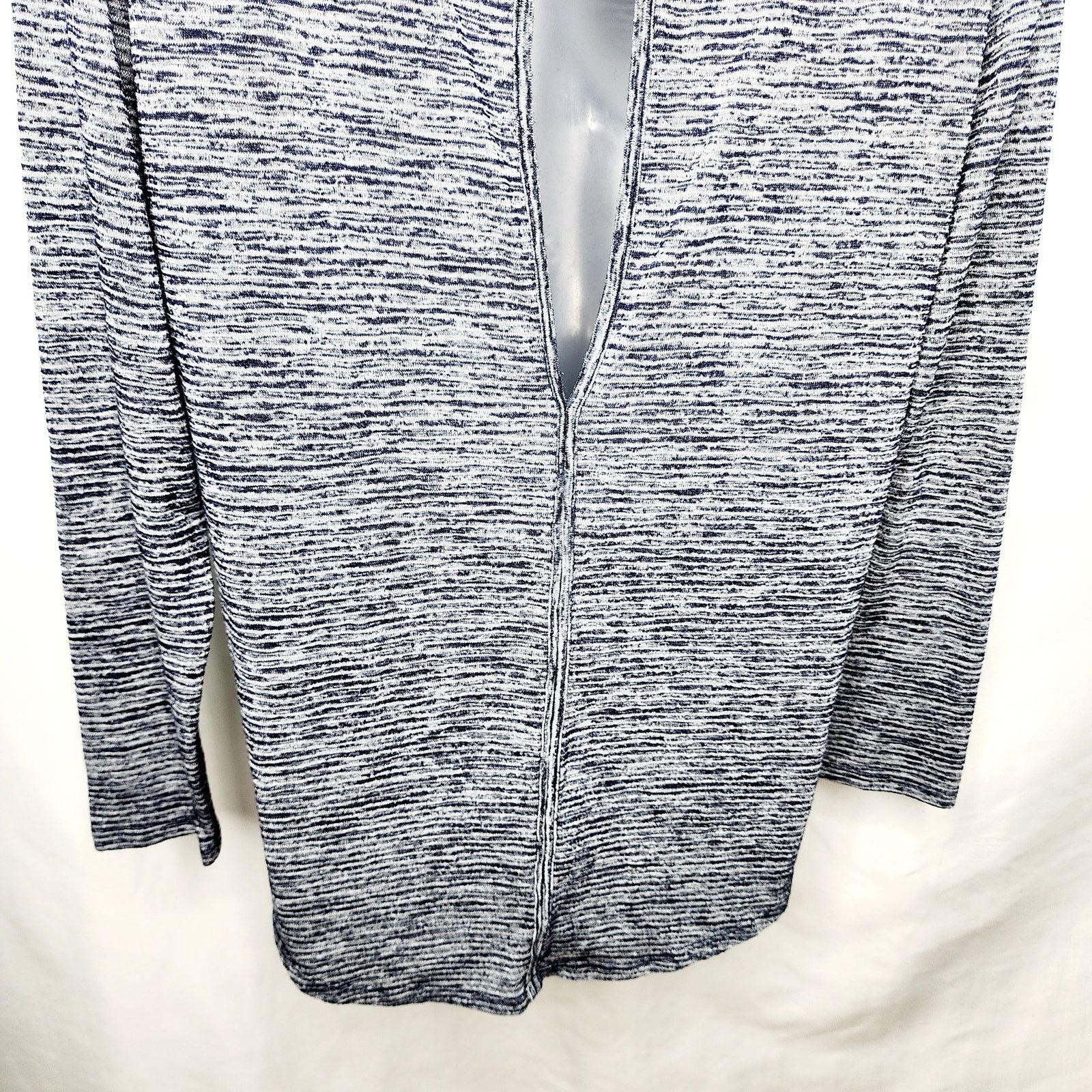 Athleta Athleta Navy Blue & Gray Breezy Cutout Long Sleeve Top Size L / US 10 / IT 46 - 11 Thumbnail
