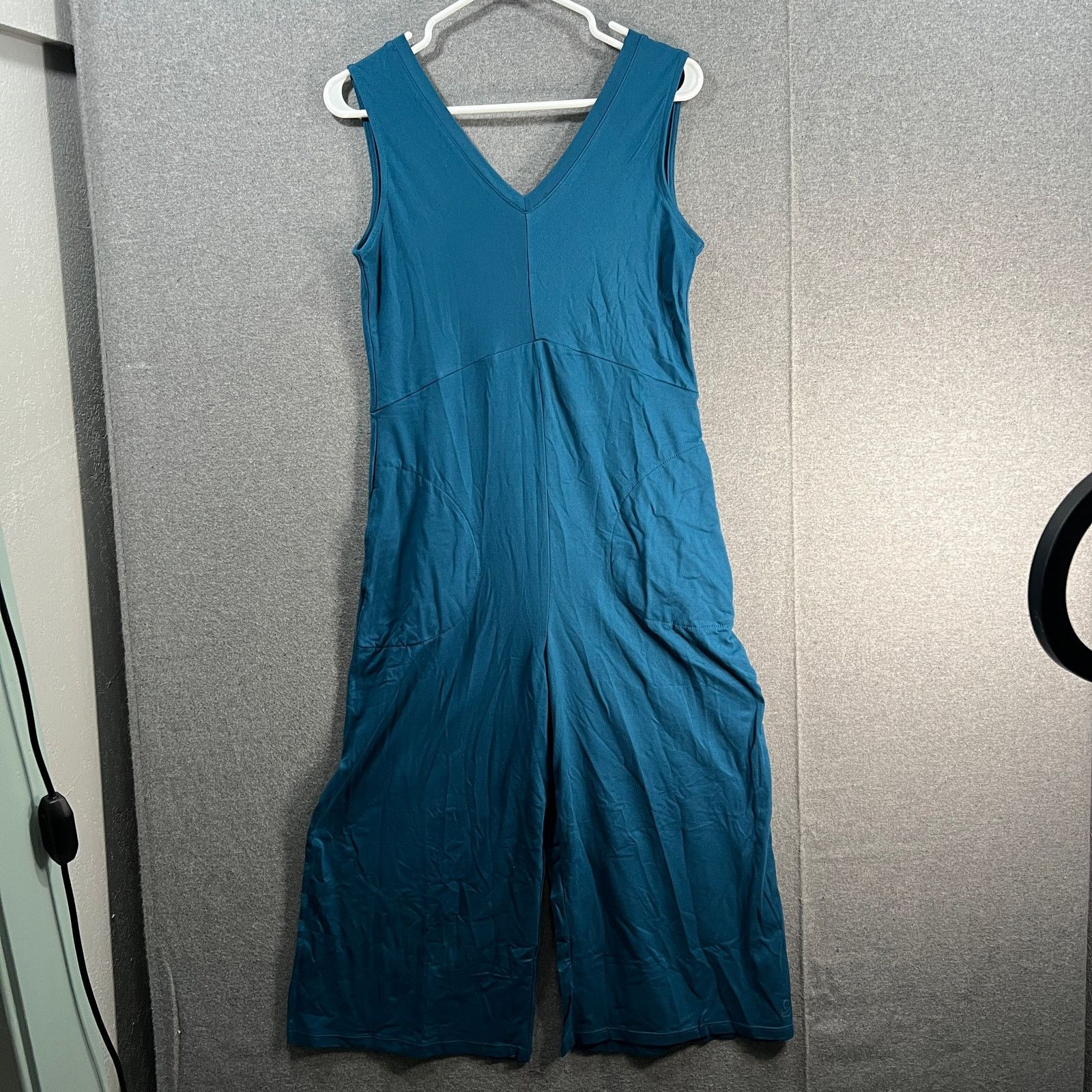 Other Cuddl Duds Petite Flexuear V-Neck Wide Leg Jumpsuit Size S / US 4 / IT 40 - 1 Thumbnail