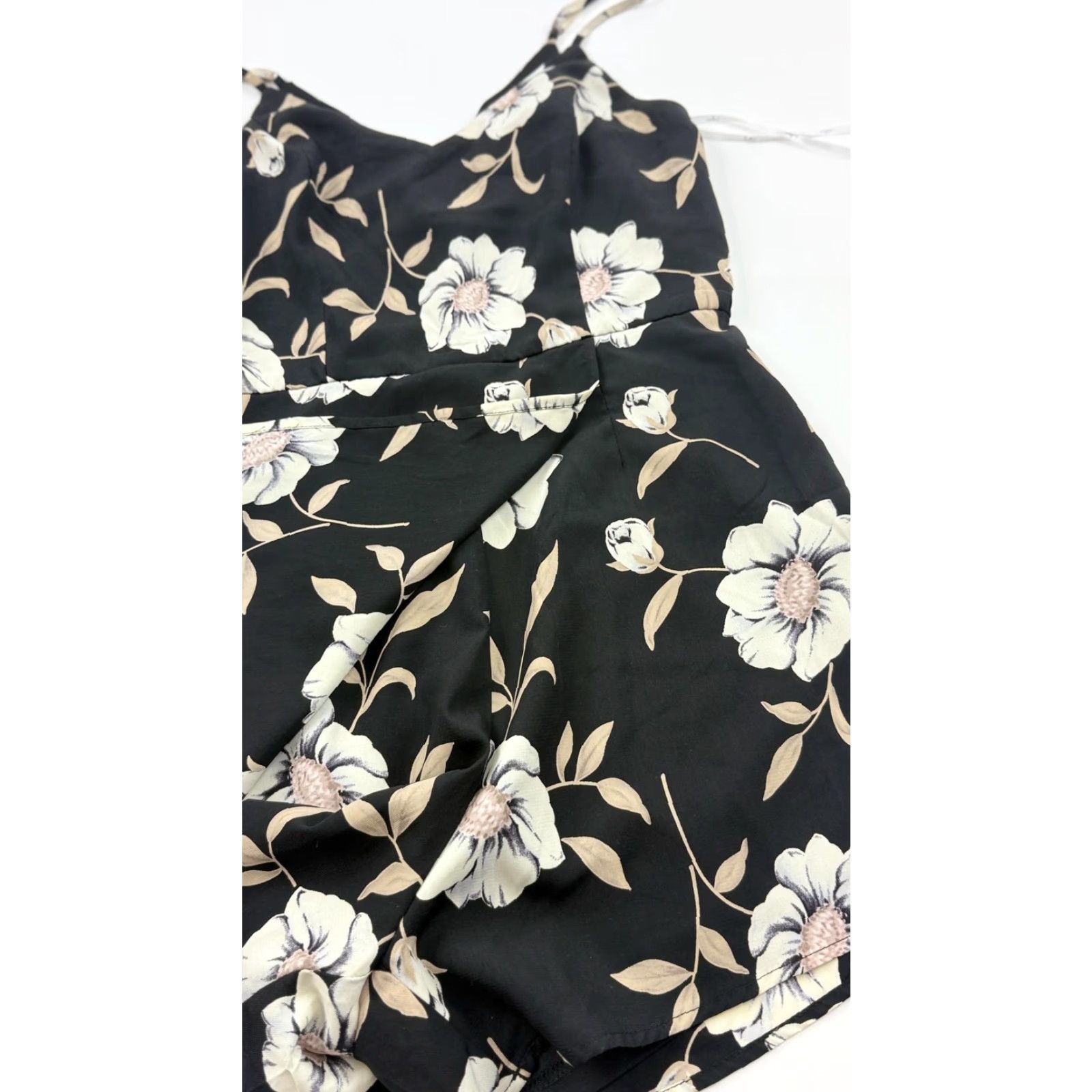 Lulus Lulus Romper Womens Small Black Floral Wrap Front Skort Spaghetti Strap V Neck Size 28" / US 6 / IT 42 - 4 Thumbnail