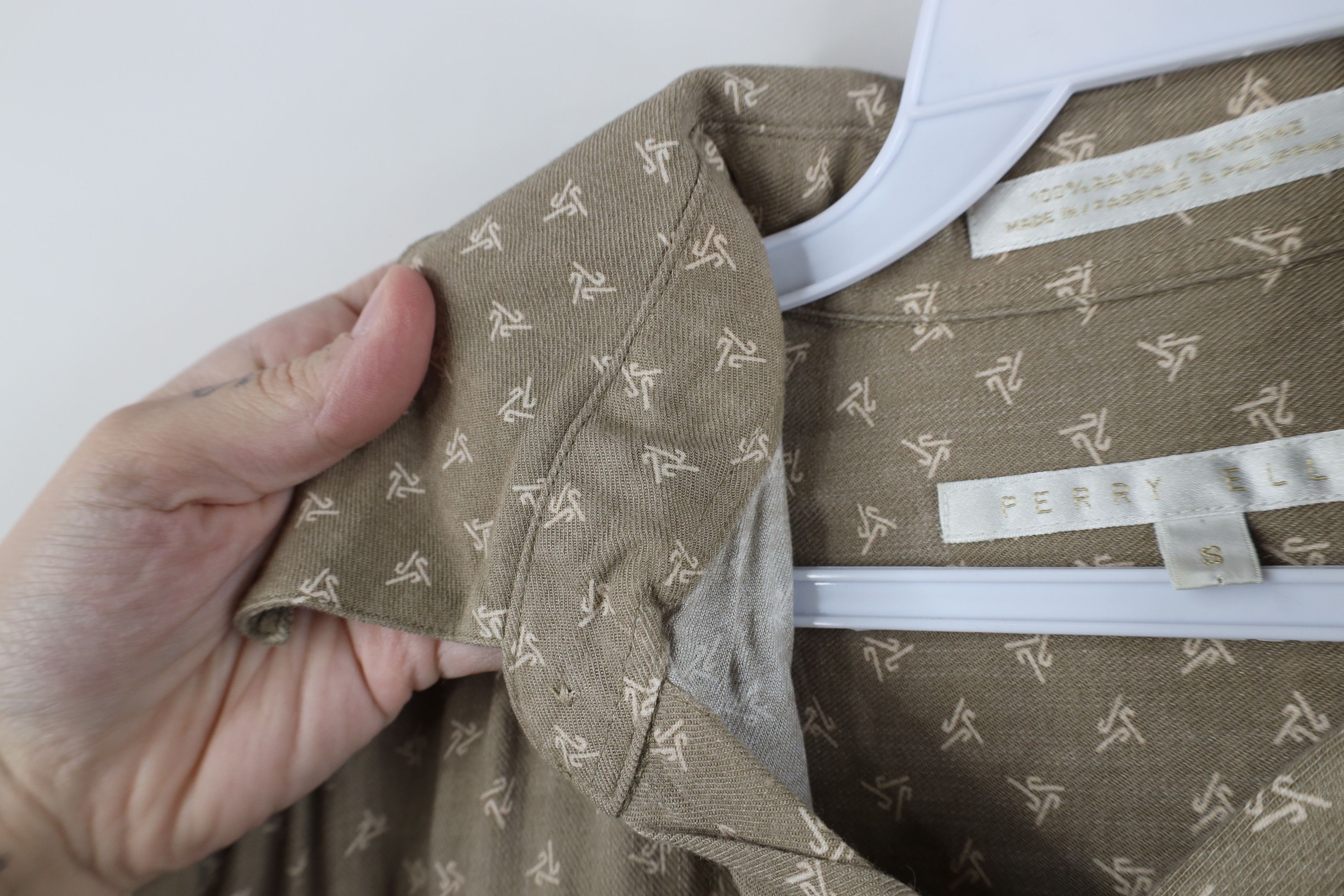 Vintage Vintage 90s Streetwear Gabardine Geometric Button Shirt Size US S / EU 44-46 / 1 - 6 Thumbnail