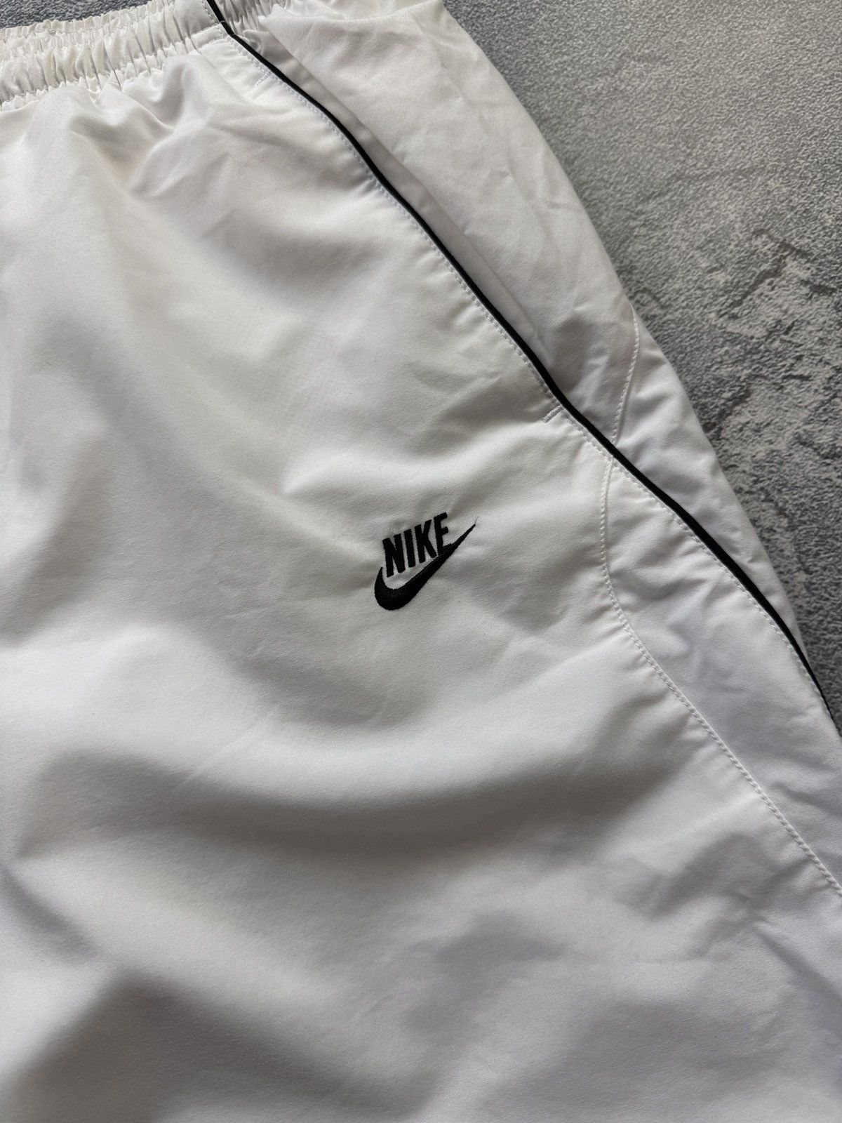 Nike Vintage Nike Shorts Logo swoosh casual Y2K Streetwear Size US 35 - 2 Thumbnail