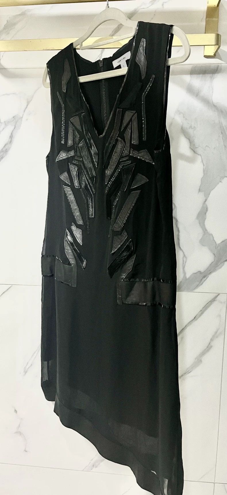 HELMUT LANG A small V-neck dress with no sleeves and a dia