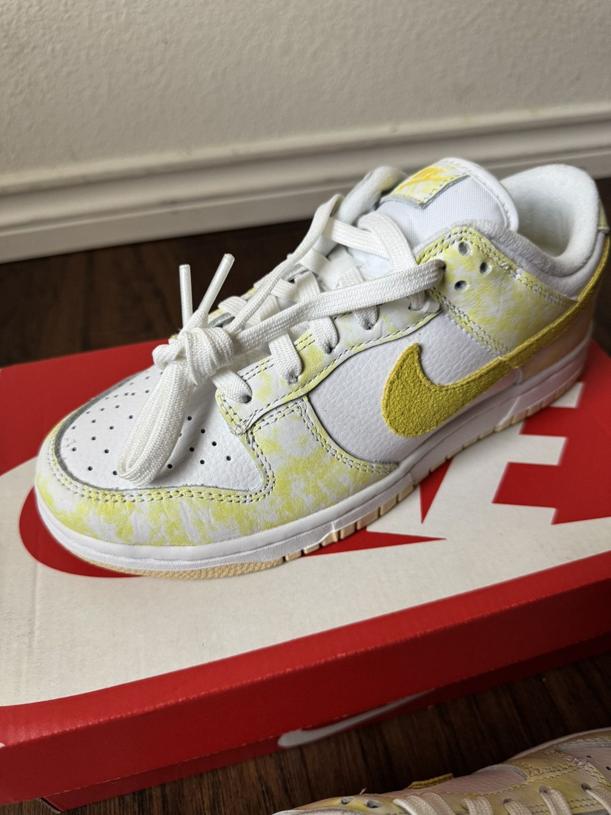 Nike Nike Yellow Strike Dunk Low Size US 7 / IT 37 - 2 Thumbnail