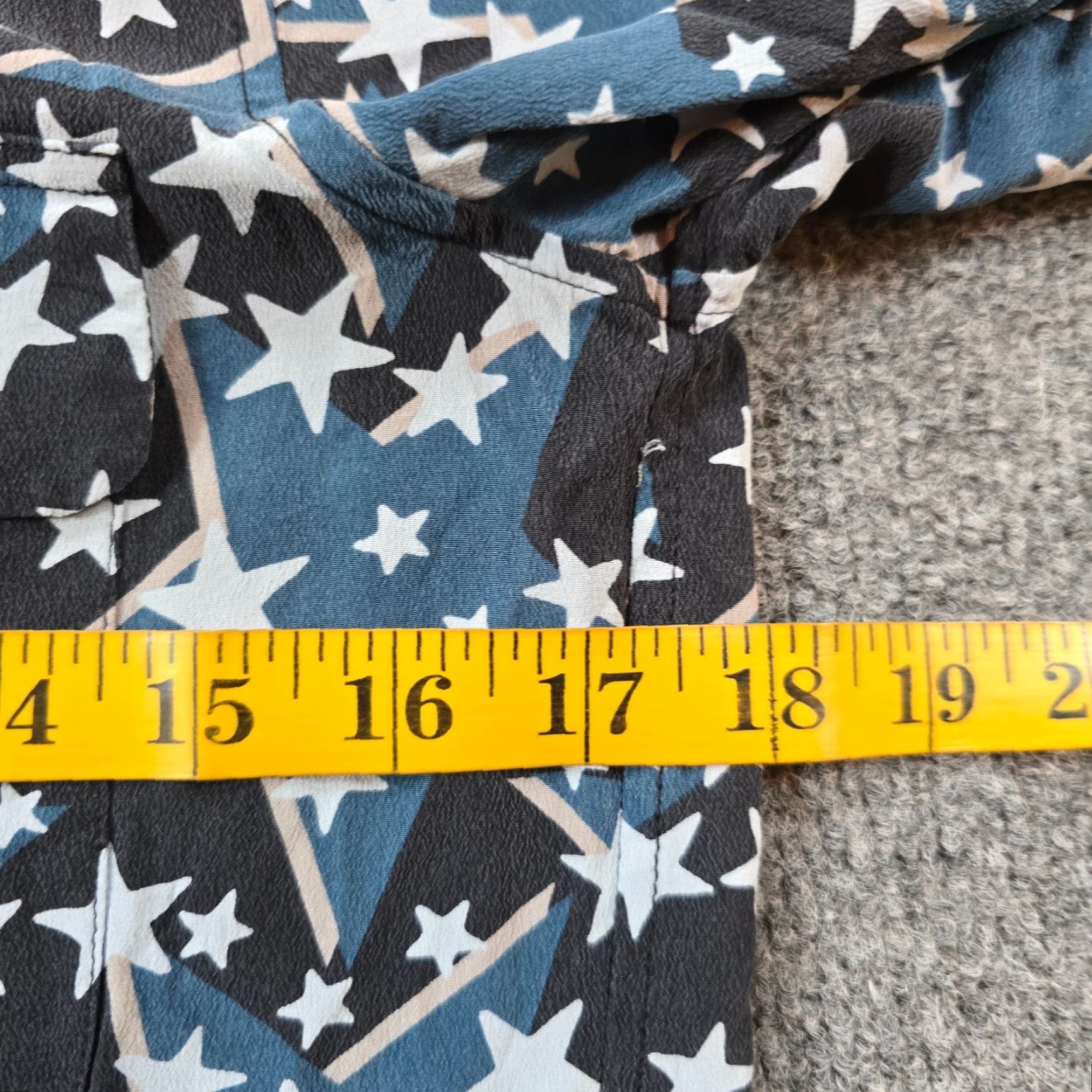 Equipment VINTAGE Equipment Femme Top Blouse Womens XS Blue Silk Stars Button Casual Career Size XS / US 0-2 / IT 36-38 - 5 Thumbnail