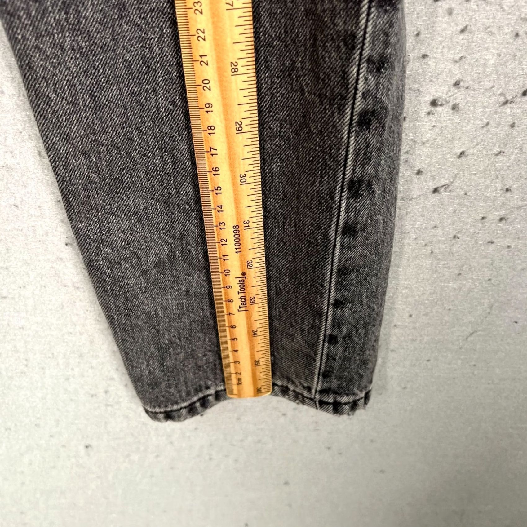 Everlane Everlane The 90s Cheeky Jean Organic Cotton Gray Womens Size 25 Regular Jeans 90s Womens Tapered Gray Organic Cotton Denim St Modern Size 42" / US 20 - 7 Thumbnail