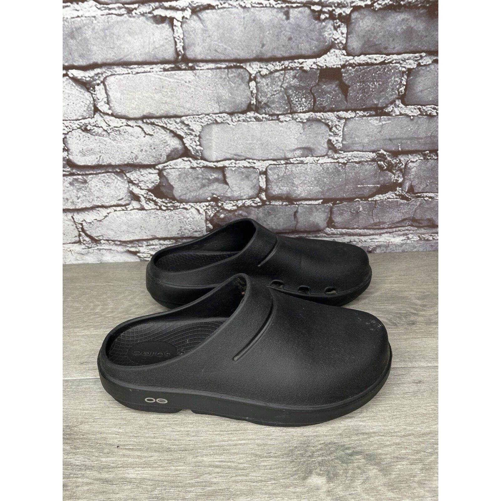 Other Oofos Oocloog Recovery Black Rubber Mules Slides Sandals Wom Size US 7 / IT 37 - 14 Thumbnail