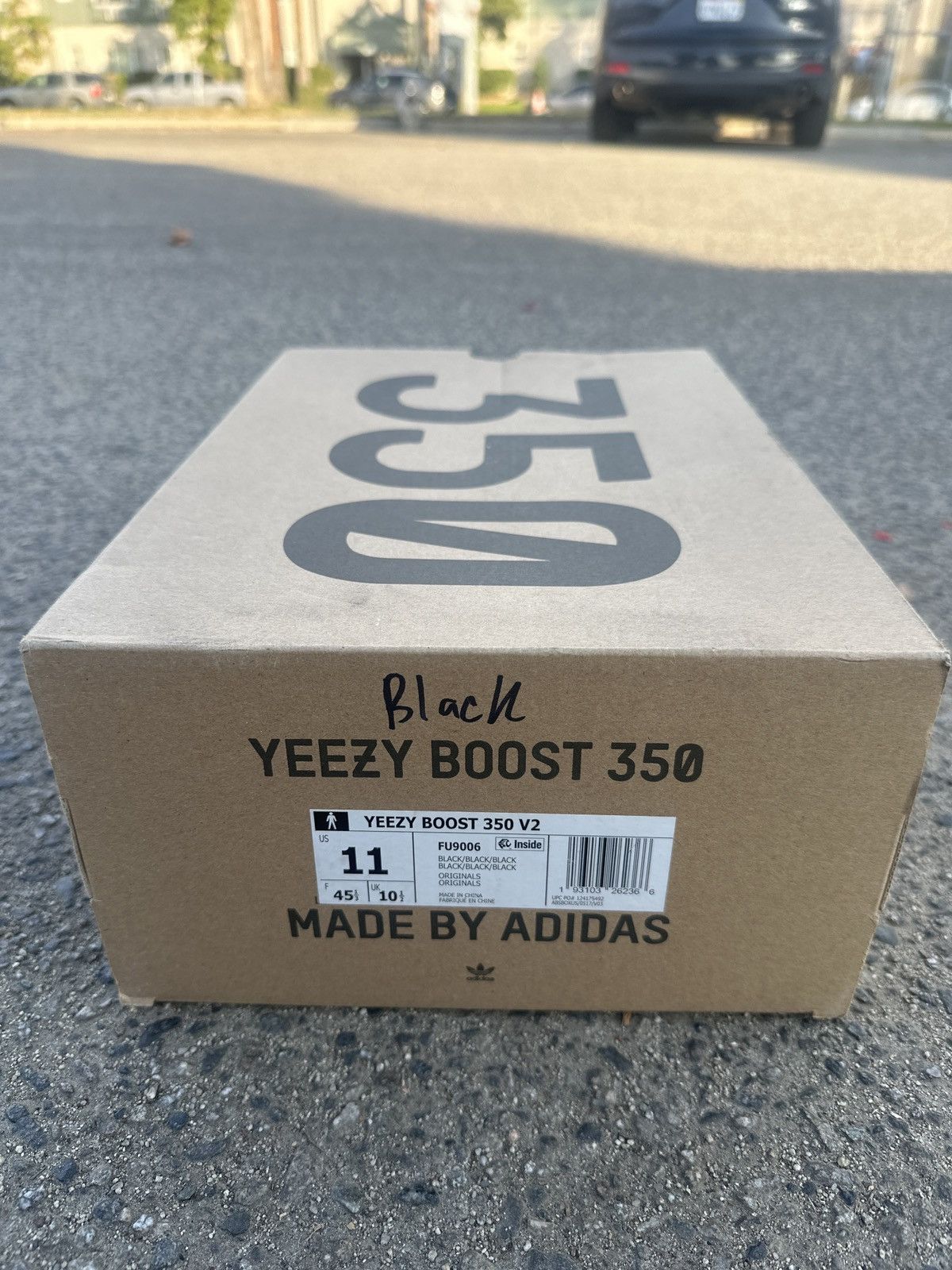Yeezy Yeezy Boost 350 V2 - Black Size US 11 / EU 44 - 6 Thumbnail