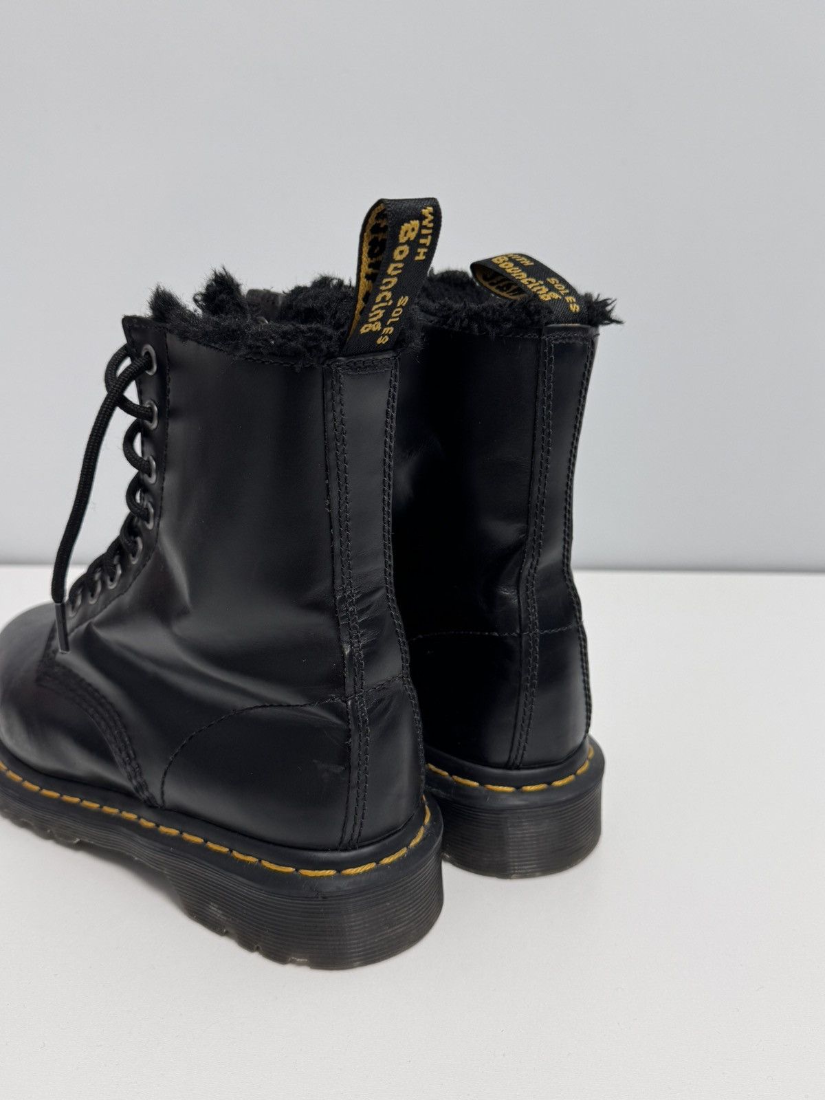 Dr. Martens Dr. Martens Black Sherpa Combs Boots Size US 7 / IT 37 - 6 Thumbnail