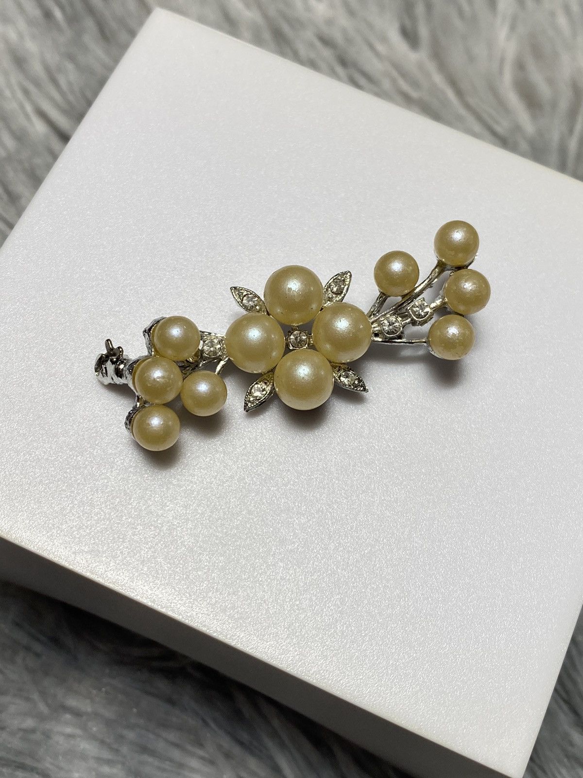 Vintage Vintage Pearl Floral Brooch – Elegant Accessory Size ONE SIZE - 3 Thumbnail