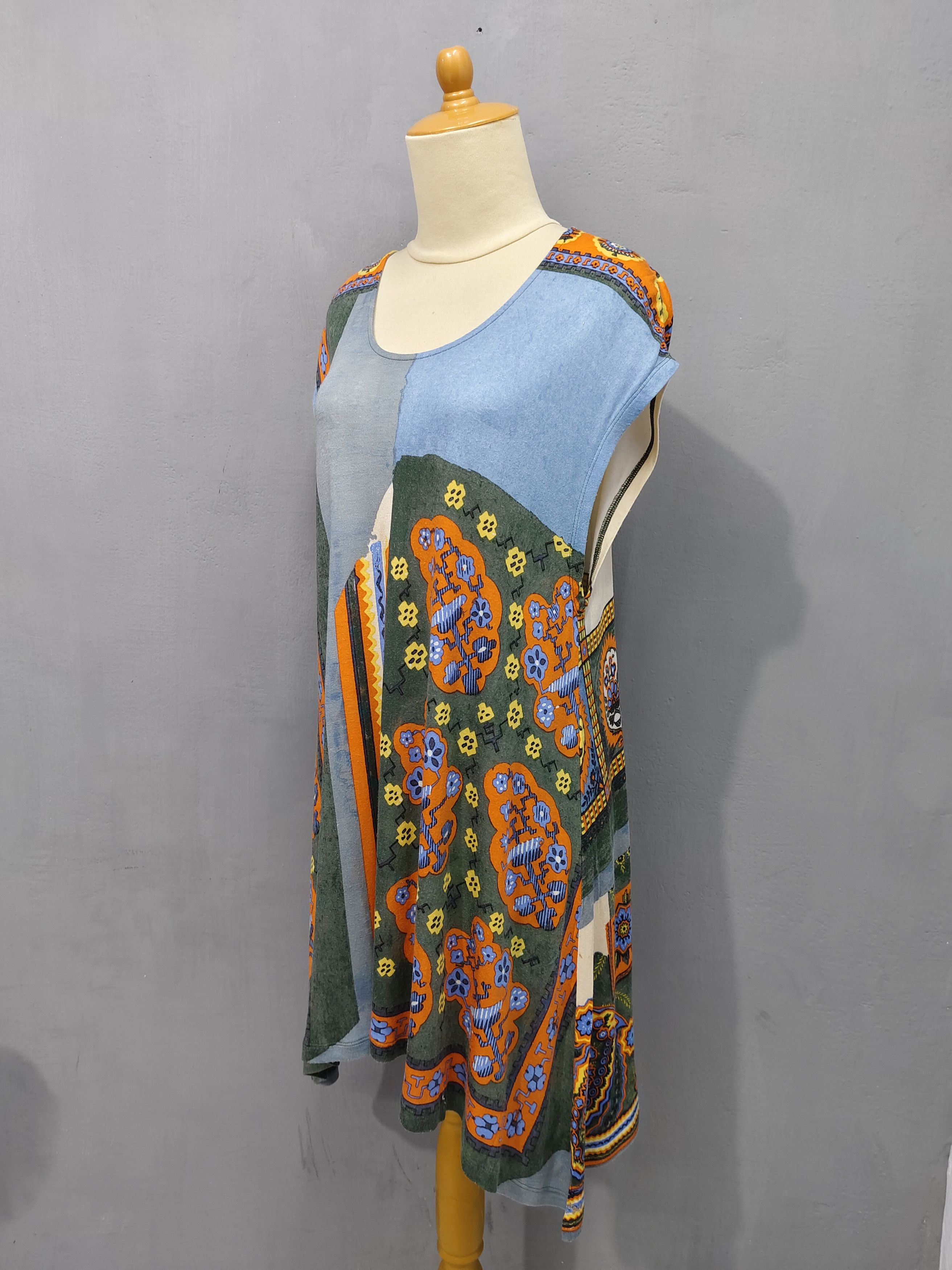 Tsumori Chisato Tsumori Chisato 🇯🇵 Graphic Panel Artwear Rayon Sleeveless Size L / US 10 / IT 46 - 4 Thumbnail