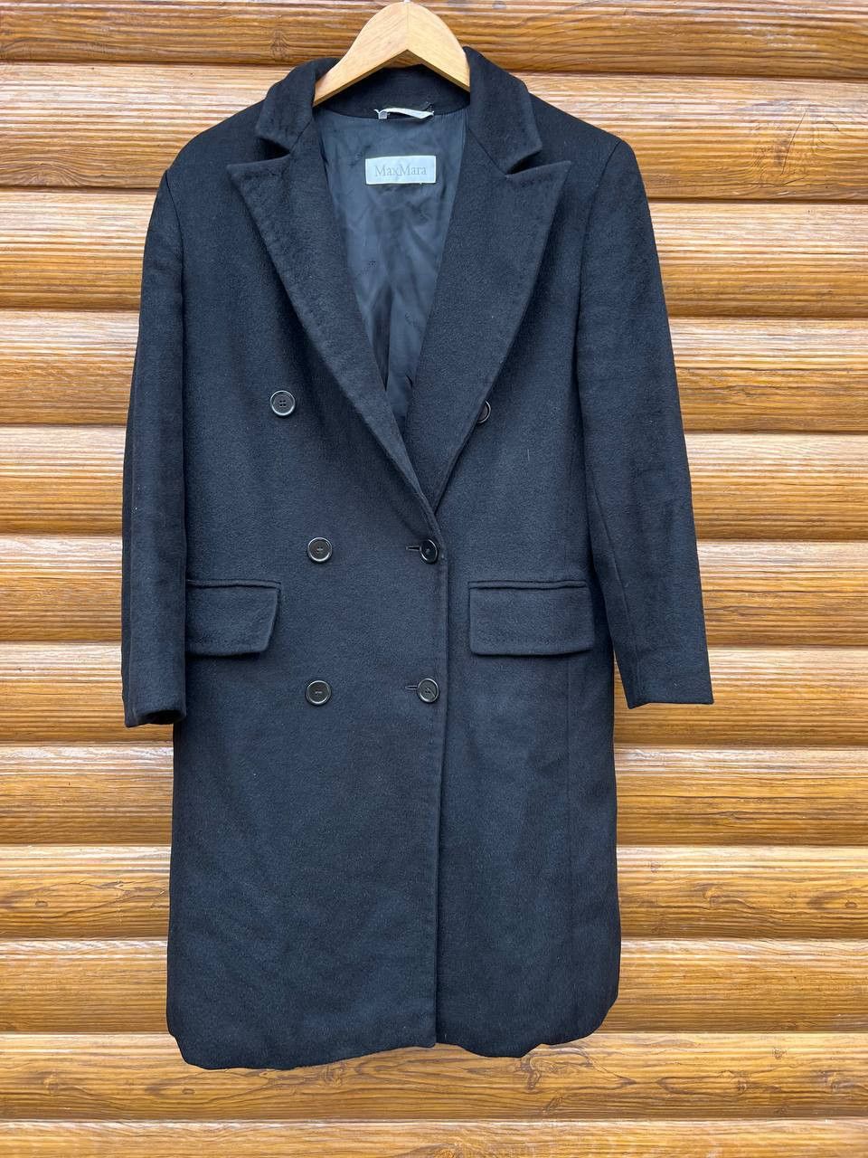 image of Luxury Max Mara Coat Women in Black (Size Medium)