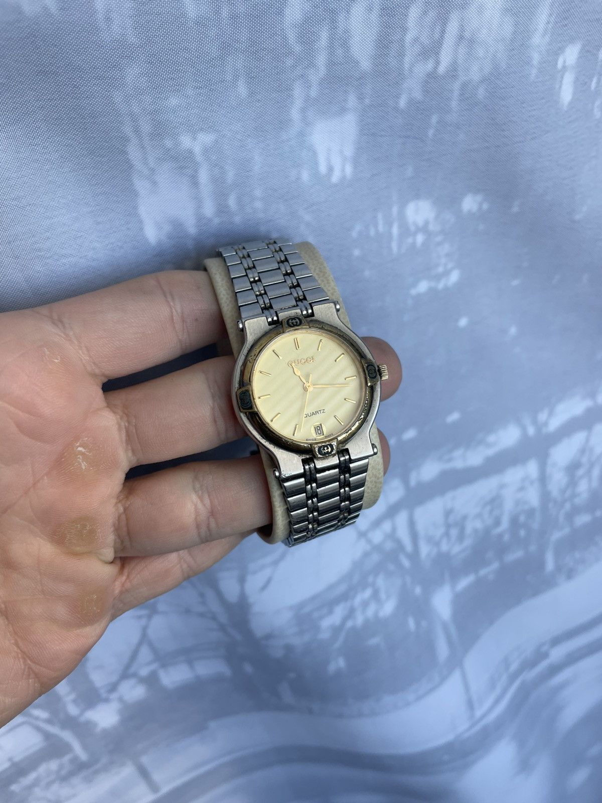 Gucci Gucci Watch 9000M Size ONE SIZE - 2 Thumbnail