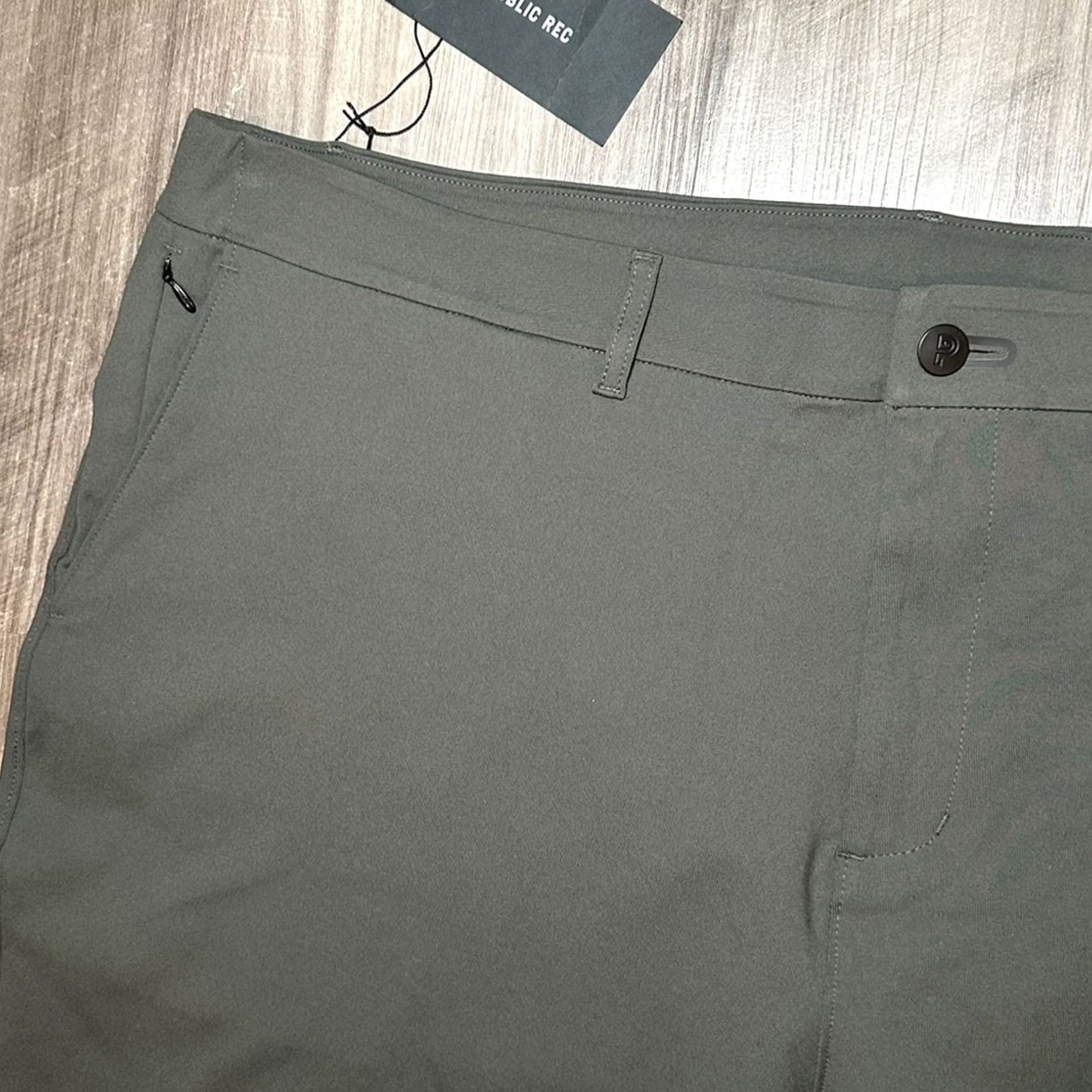 Olive Public Rec Dark Olive Gamechanger Performance Shorts Mens 44 Regular Nylon Spandex Chino 8.25 Inseam 21 Length 14 Rise 12 Leg 15.5 MS9869 Size US 44 / EU 60 - 4 Thumbnail