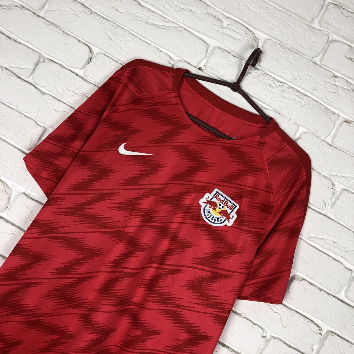 Nike Red Bull Salzburg 2018 training jersey Size US XL / EU 56 / 4 - 2 Thumbnail