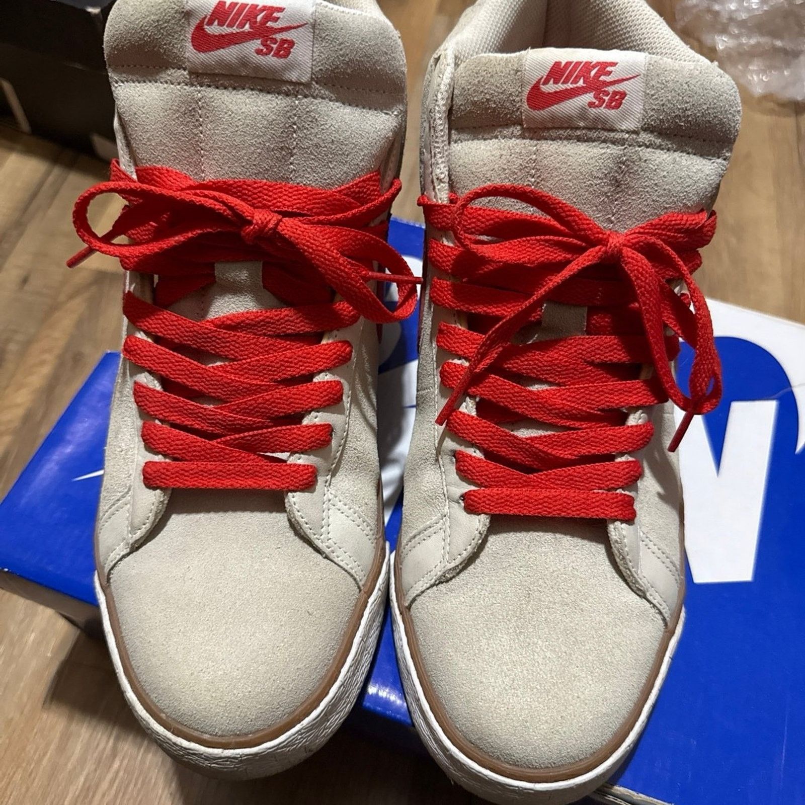 Nike 2009 Nike Blazer Sb Premium Swoosh Life White Hot Red Size US 10.5 / EU 43-44 - 8 Thumbnail