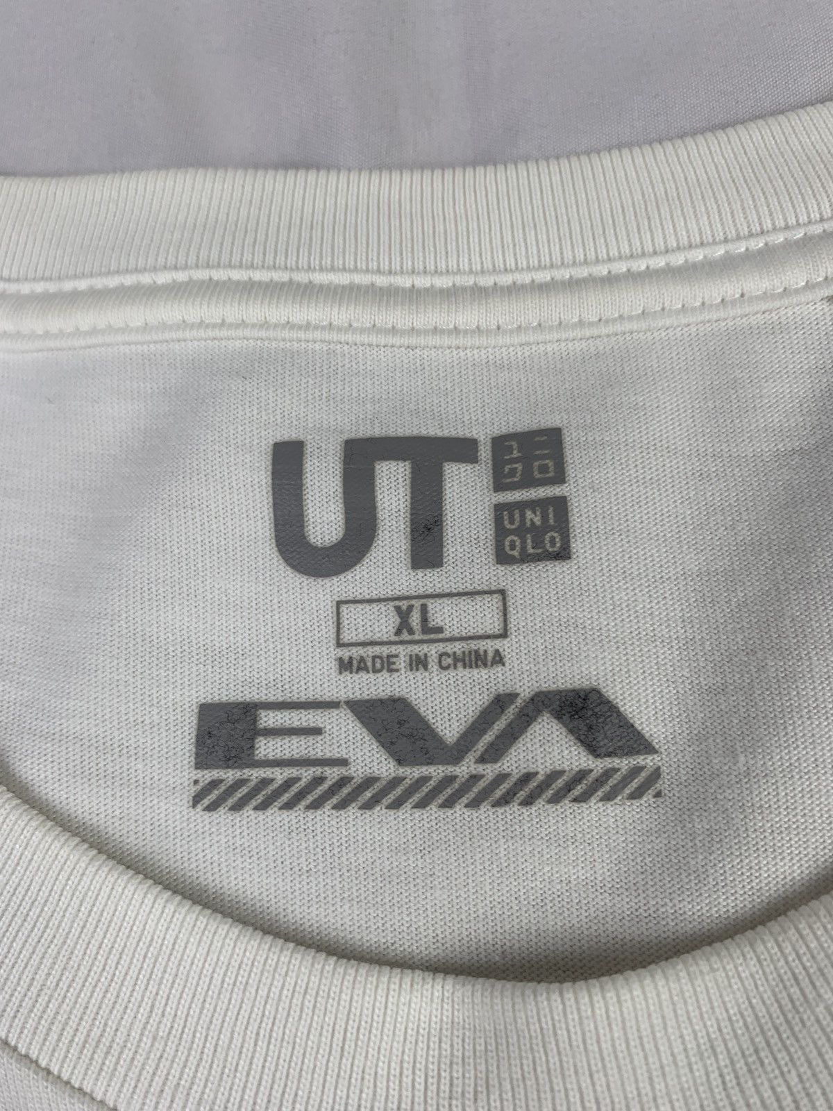 Anime Neon Genesis Evangelion x Uniqlo White 3 Robot Graphic Tee Size US XL / EU 56 / 4 - 5 Thumbnail