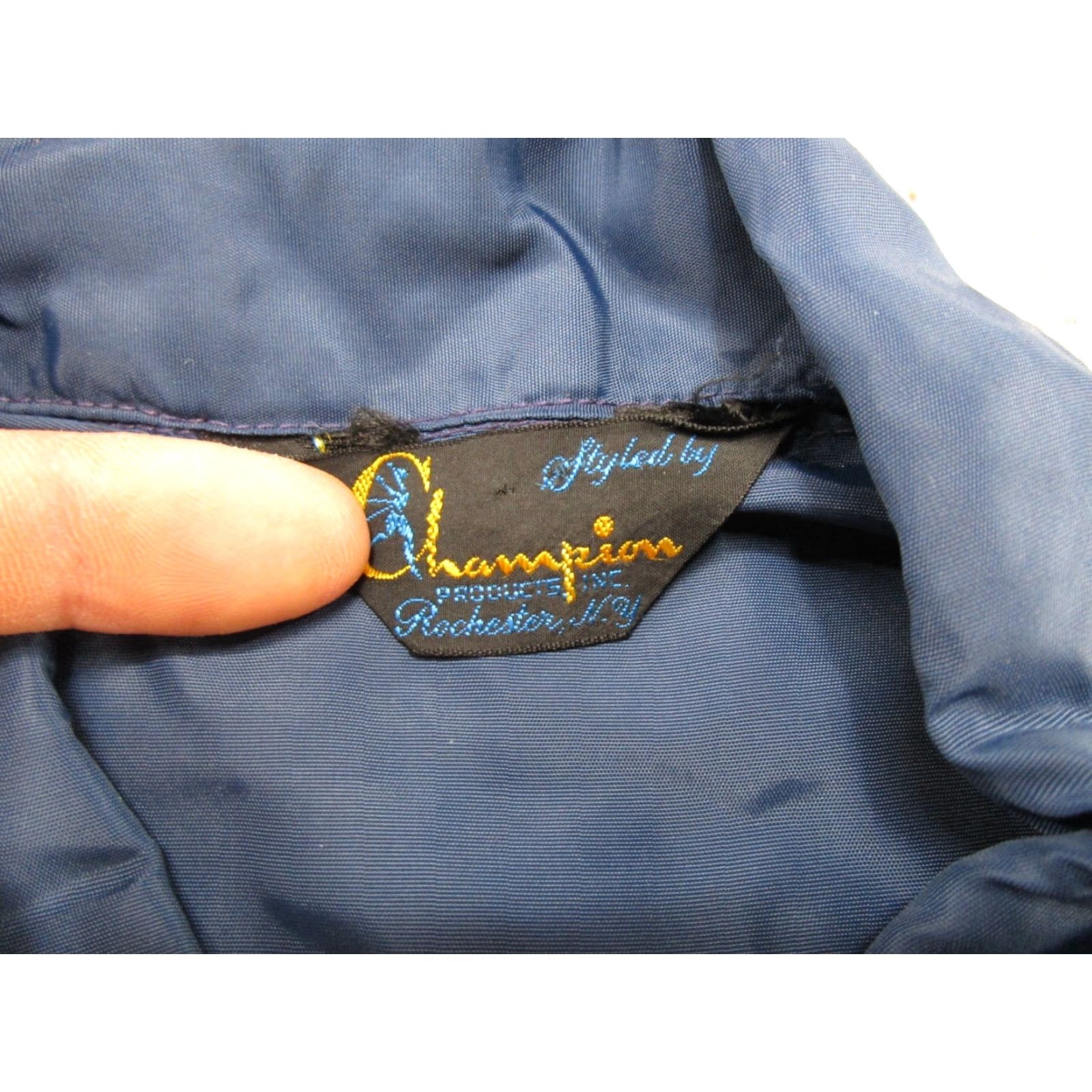 Champion VTG Champion Running Man UWL University of La Crosse Button Up Jacket Men L Blue Nylon Polyester Windbreaker Vintage Yes Size US L / EU 52-54 / 3 - 2 Thumbnail