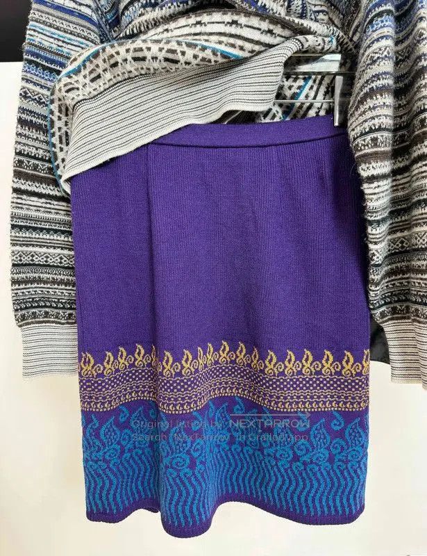 Yves Saint Laurent Yves Saint Laurent Purple Wool Half Skirt . Size 28" / US 6 / IT 42 - 3 Thumbnail