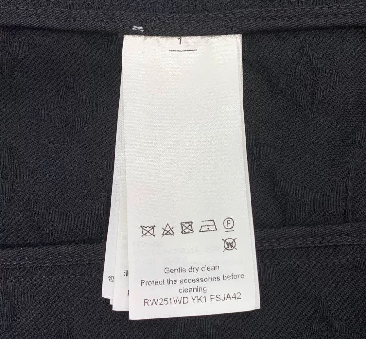 Louis Vuitton Louis Vuitton Lv 24 black logo vintage breasted collar Size US S / EU 44-46 / 1 - 7 Thumbnail
