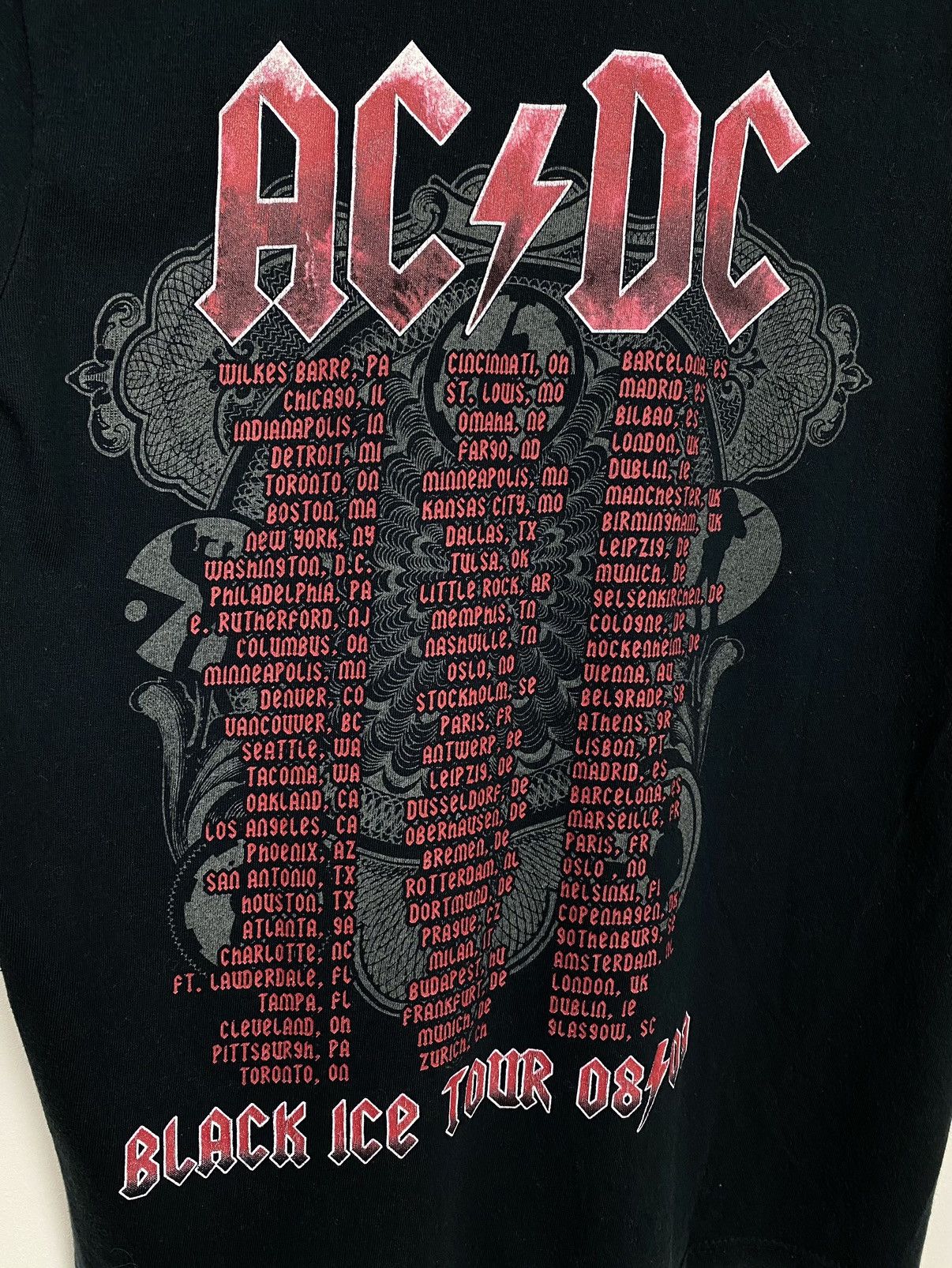 Band Tees AC/DC Black Ice 08/09 Concert Tour Hard T-shirt Men’s Size M Size US M / EU 48-50 / 2 - 7 Thumbnail