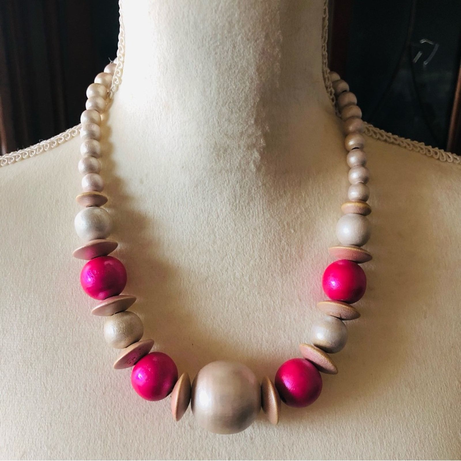 Vintage Vintage pink and pearl tone wood bead necklace Size ONE SIZE - 2 Thumbnail