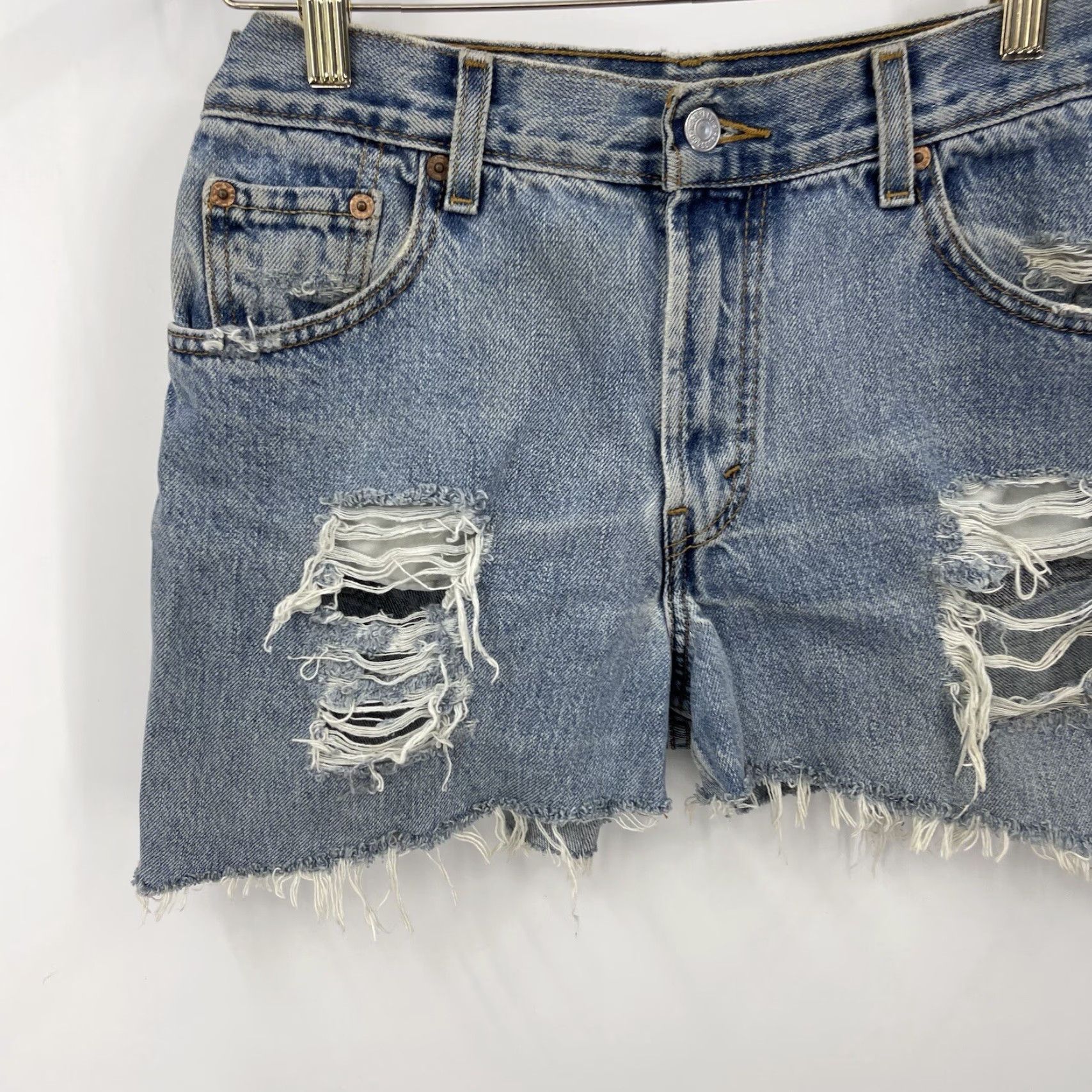 Levi's VINTAGE Levi's Shorts Women M 550 High Rise Cut-Off Denim 90s USA blue 2" inseam Regular fit Mens Women Girls Size 32" / US 10 / IT 46 - 2 Thumbnail