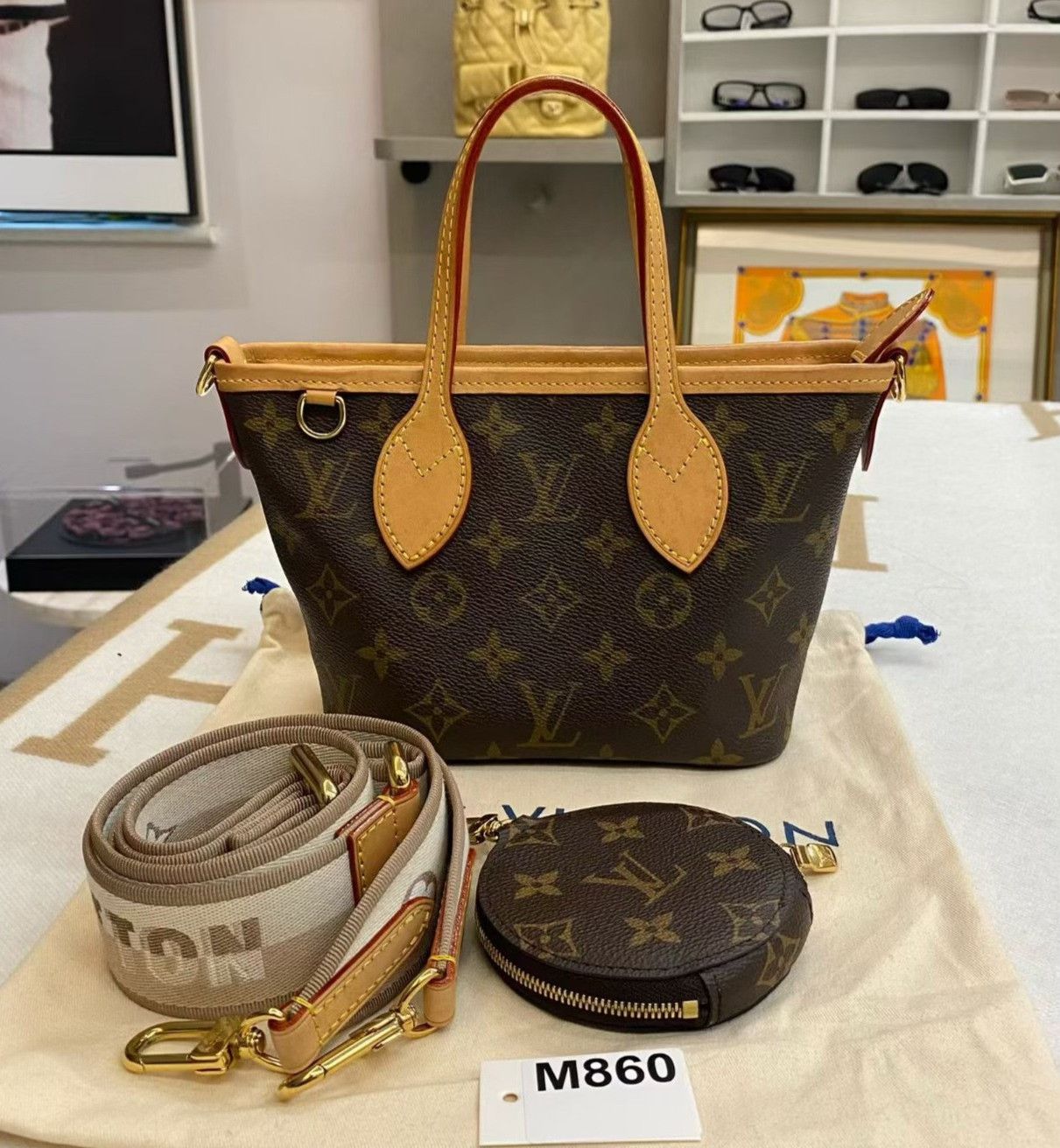 Louis Vuitton Pre-loved Bag Very good condition Size ONE SIZE - 1 Thumbnail