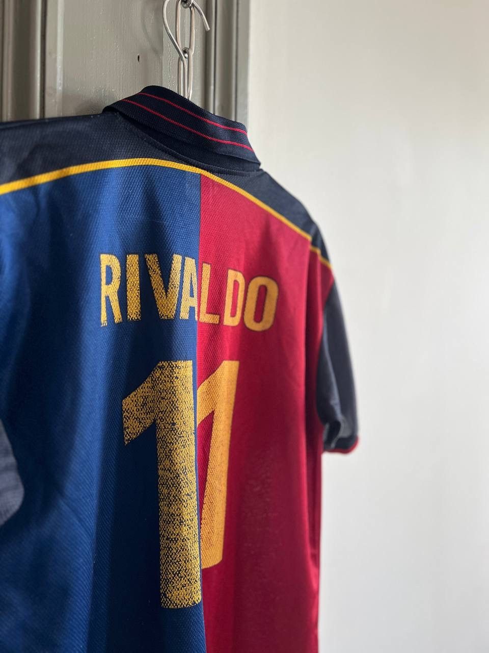 Vintage Vintage 1899-1999 Rivaldo F.C Barcelona 90s Soccer Jersey Size US S / EU 44-46 / 1 - 7 Thumbnail
