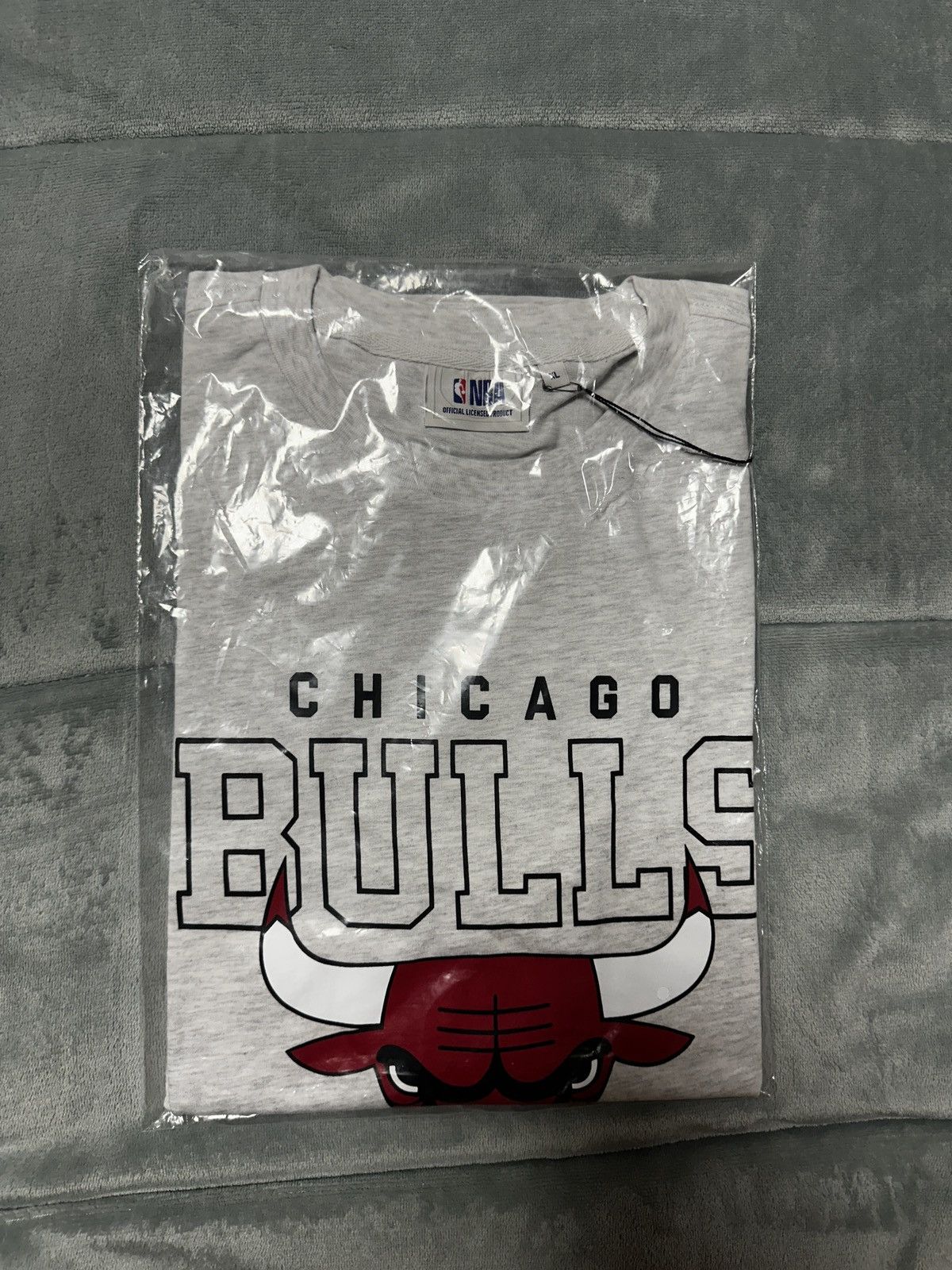 NBA NEW Size XL NBA Chicago Bulls Team Print Logo White T-Shirt Size US XL / EU 56 / 4 - 10 Thumbnail