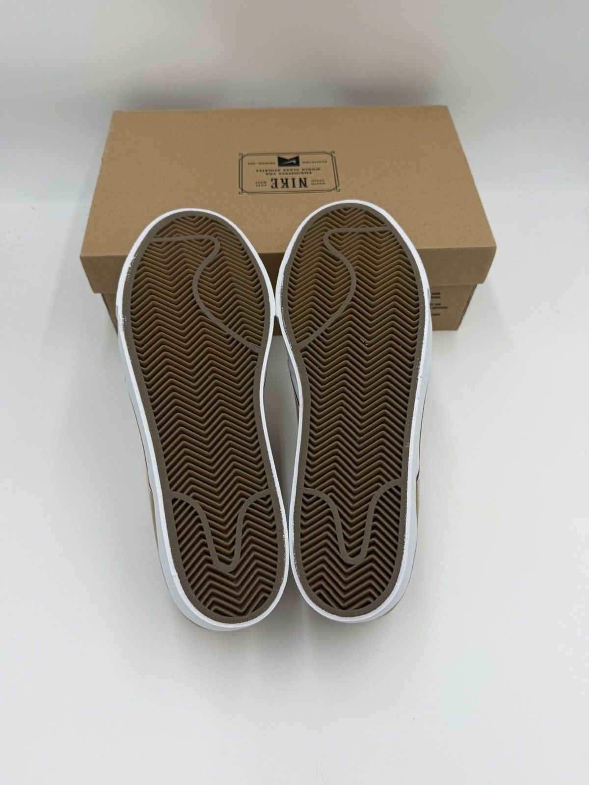 Nike SB Zoom Stefan Janosko Wino Size US 10 / EU 43 - 4 Thumbnail